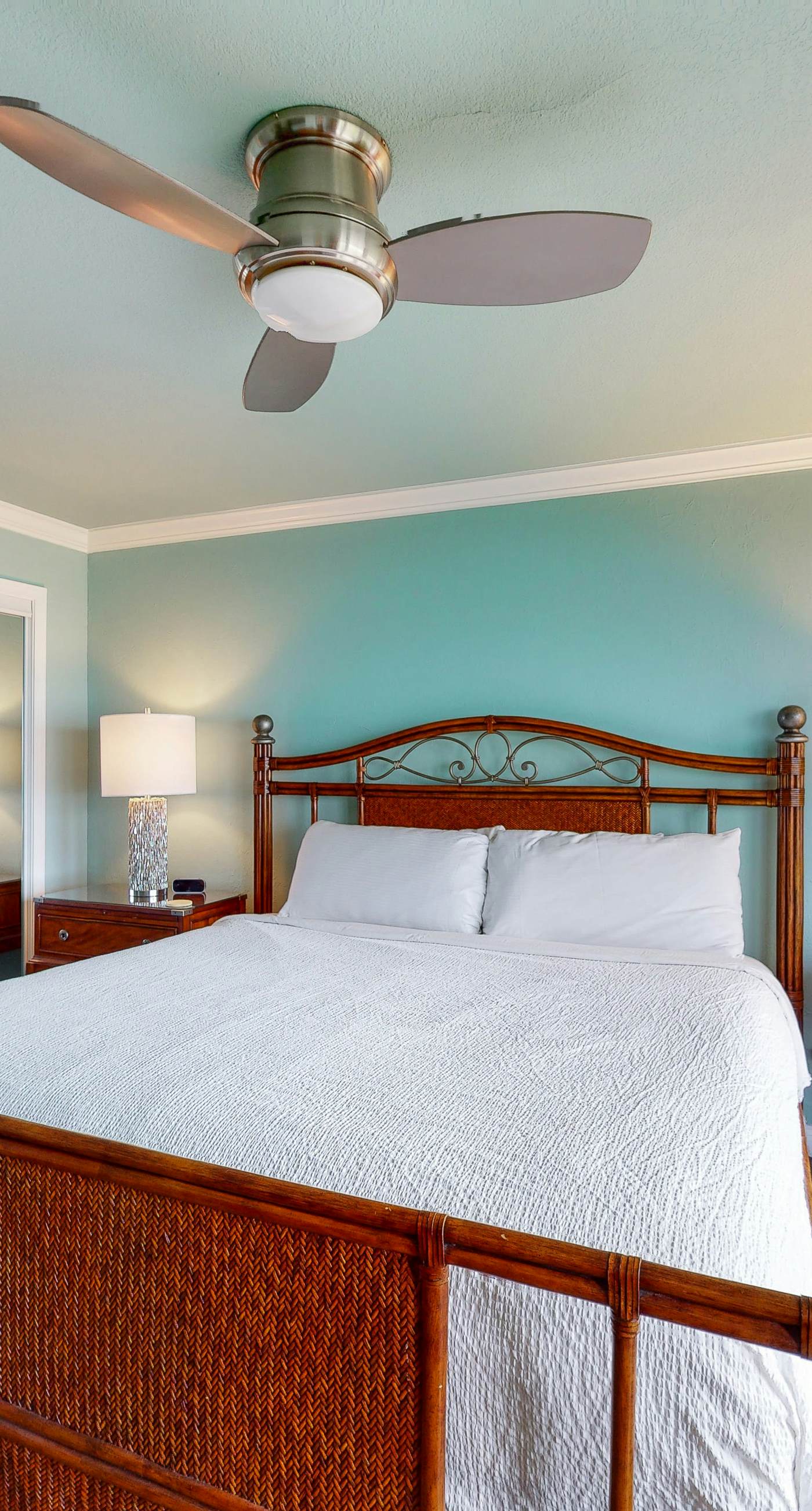 Gorgeous beachfront condo with a pool & private beach access