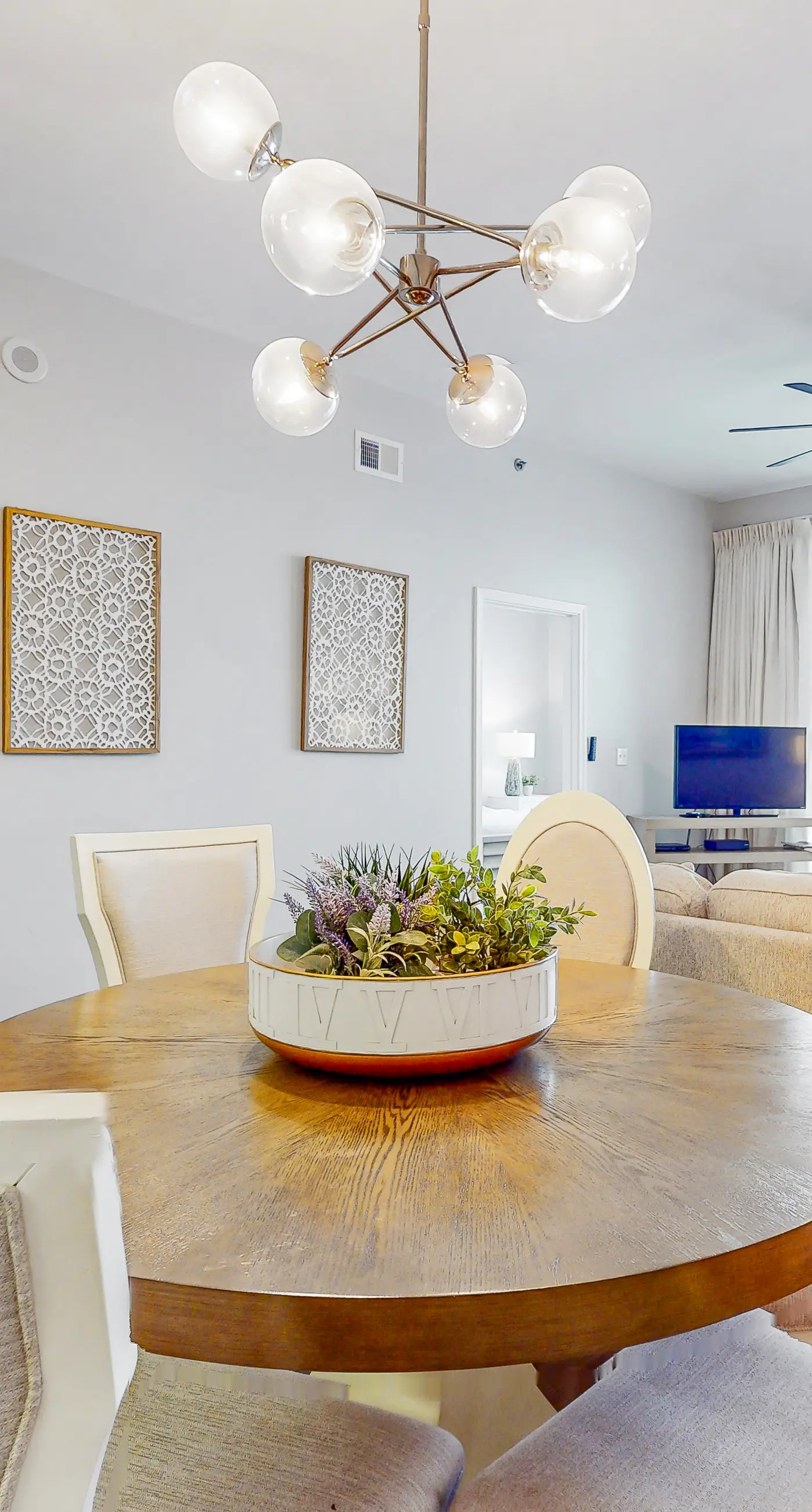 Bright getaway w/ gorgeous views - close to restaurants