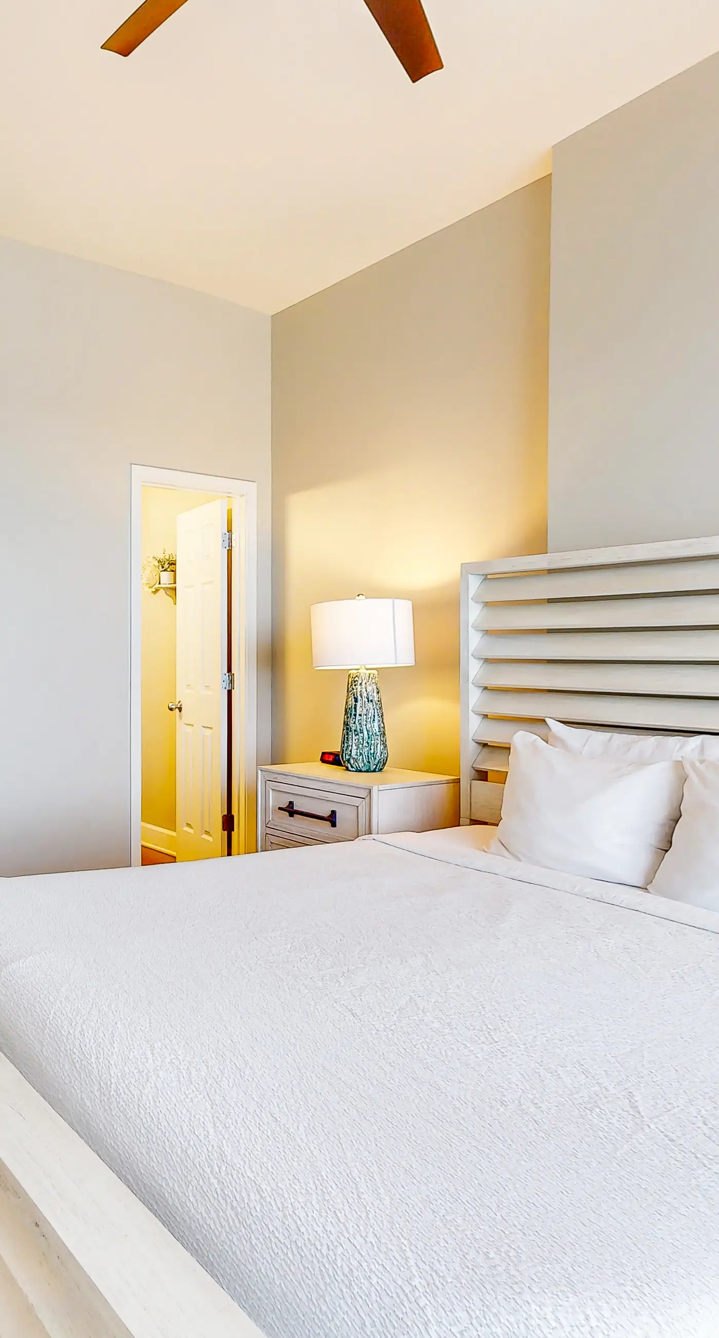 Bright getaway w/ gorgeous views - close to restaurants