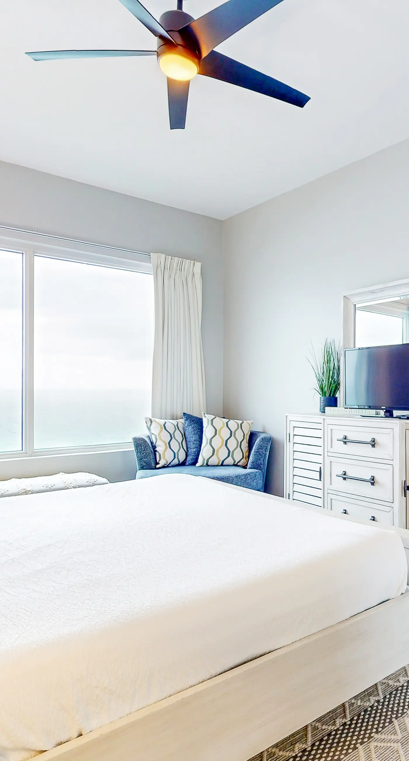 Bright getaway w/ gorgeous views - close to restaurants