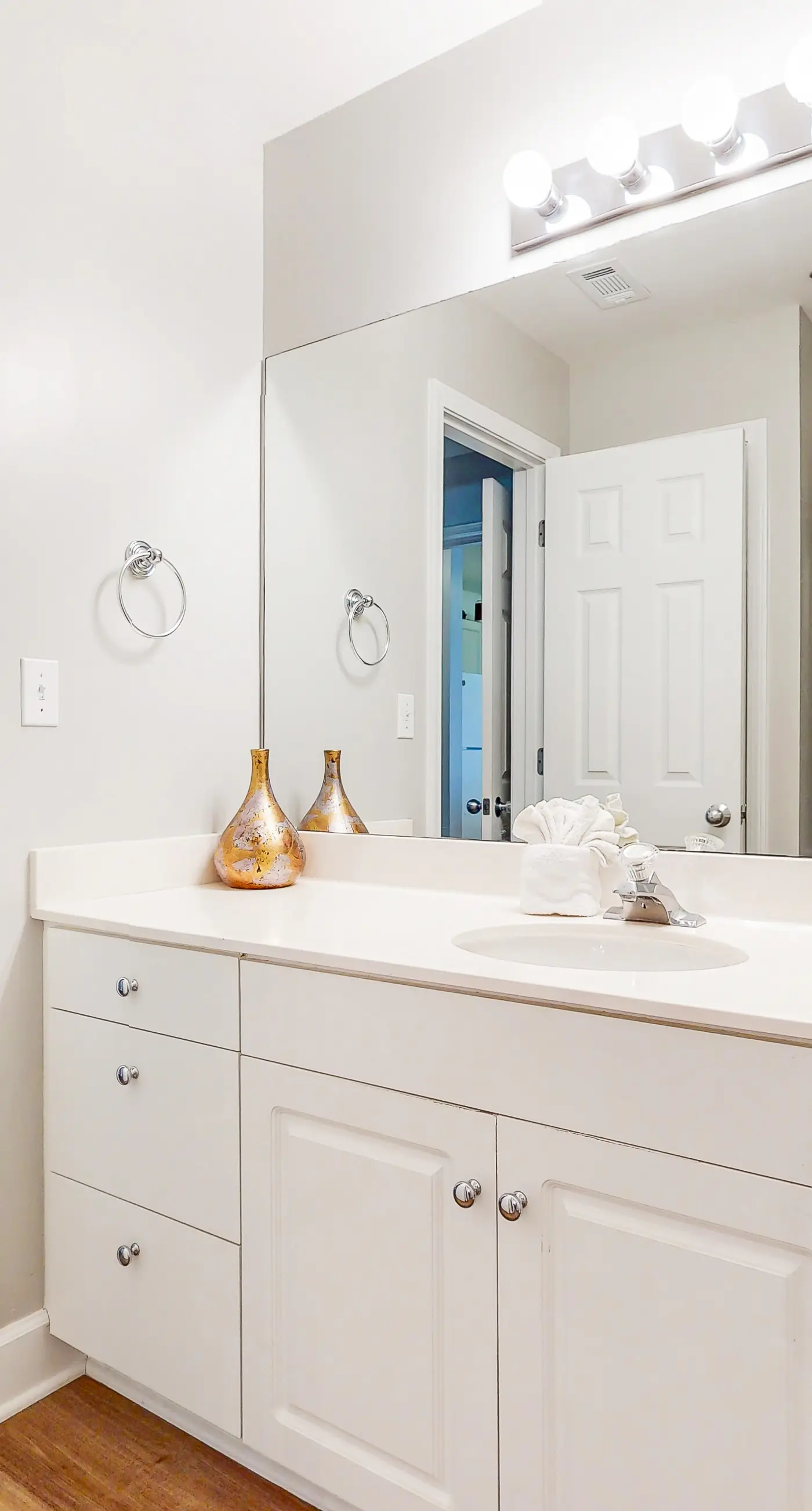 Bright getaway w/ gorgeous views - close to restaurants