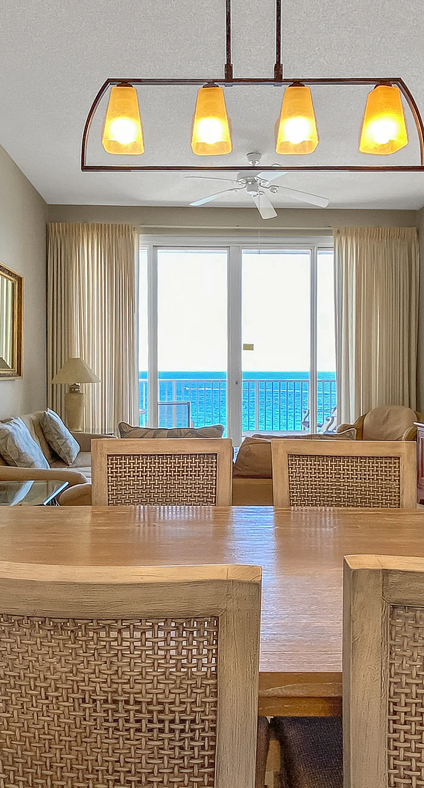 Comfortable unit, Breathtaking views, Quick walk to dining