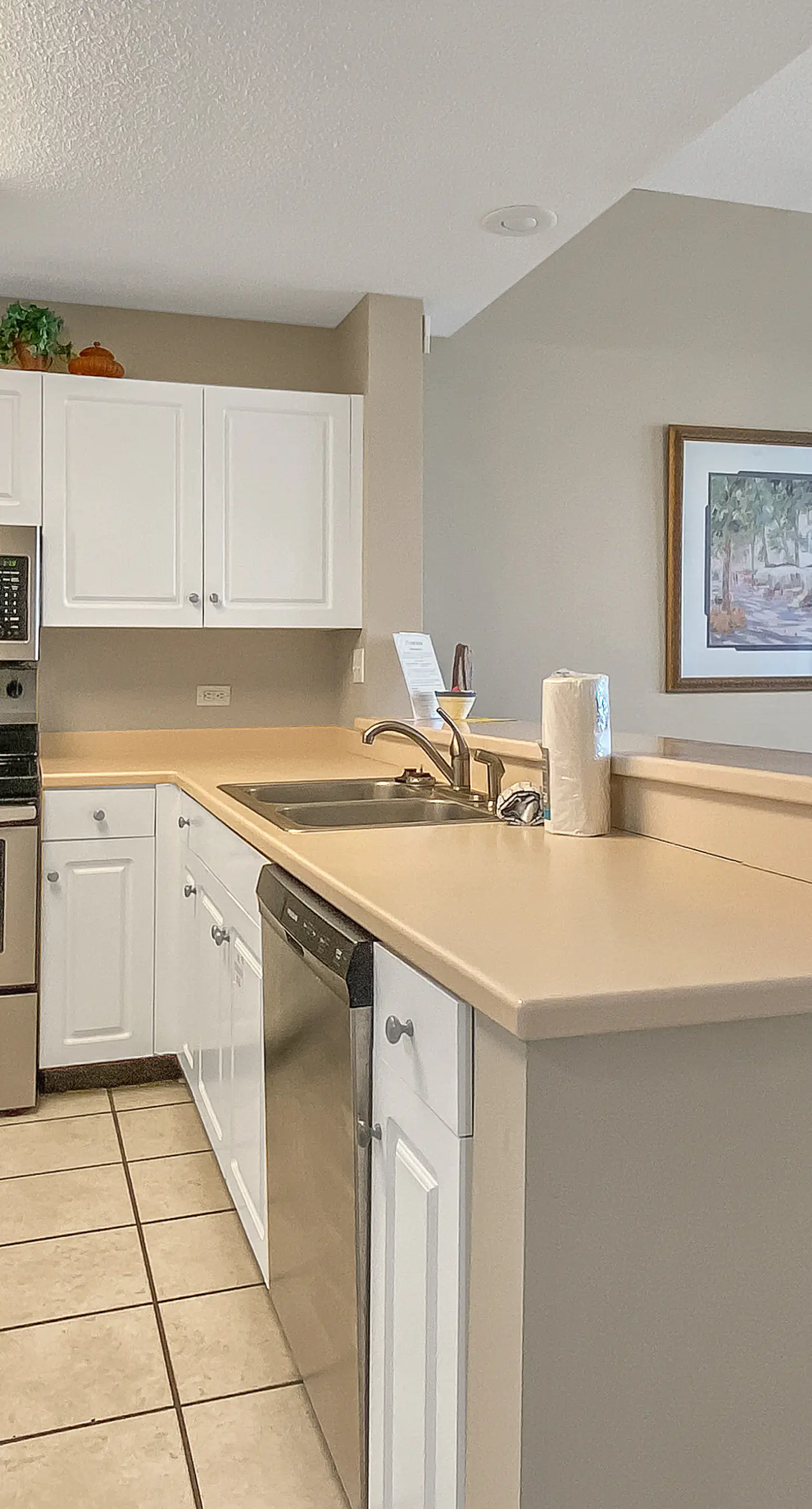 Comfortable unit, Breathtaking views, Quick walk to dining