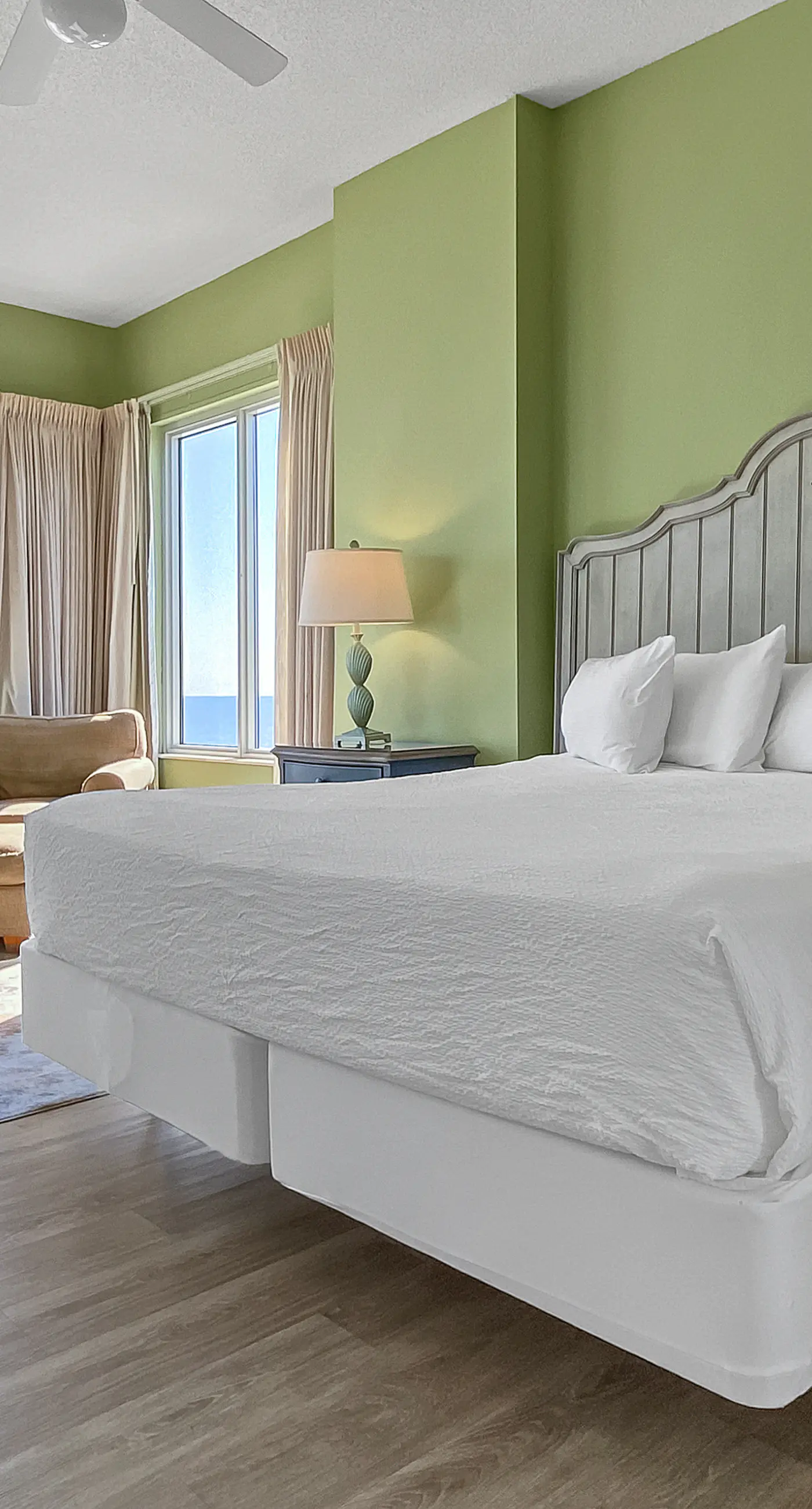 Comfortable unit, Breathtaking views, Quick walk to dining