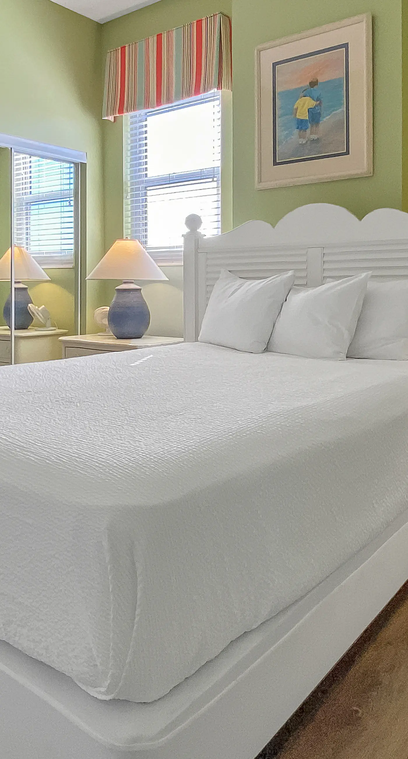 Comfortable unit, Breathtaking views, Quick walk to dining