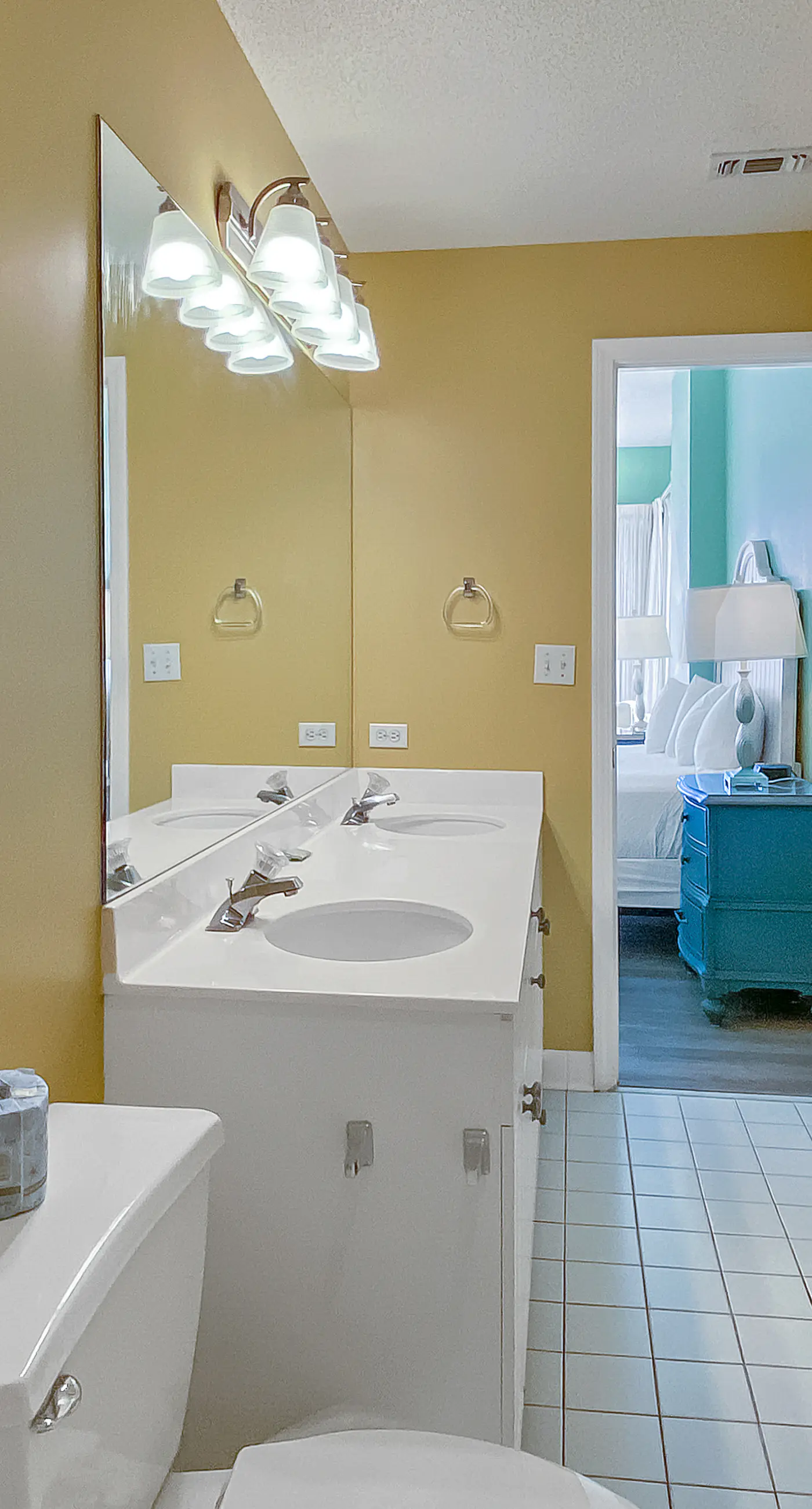 Comfortable unit, Breathtaking views, Quick walk to dining