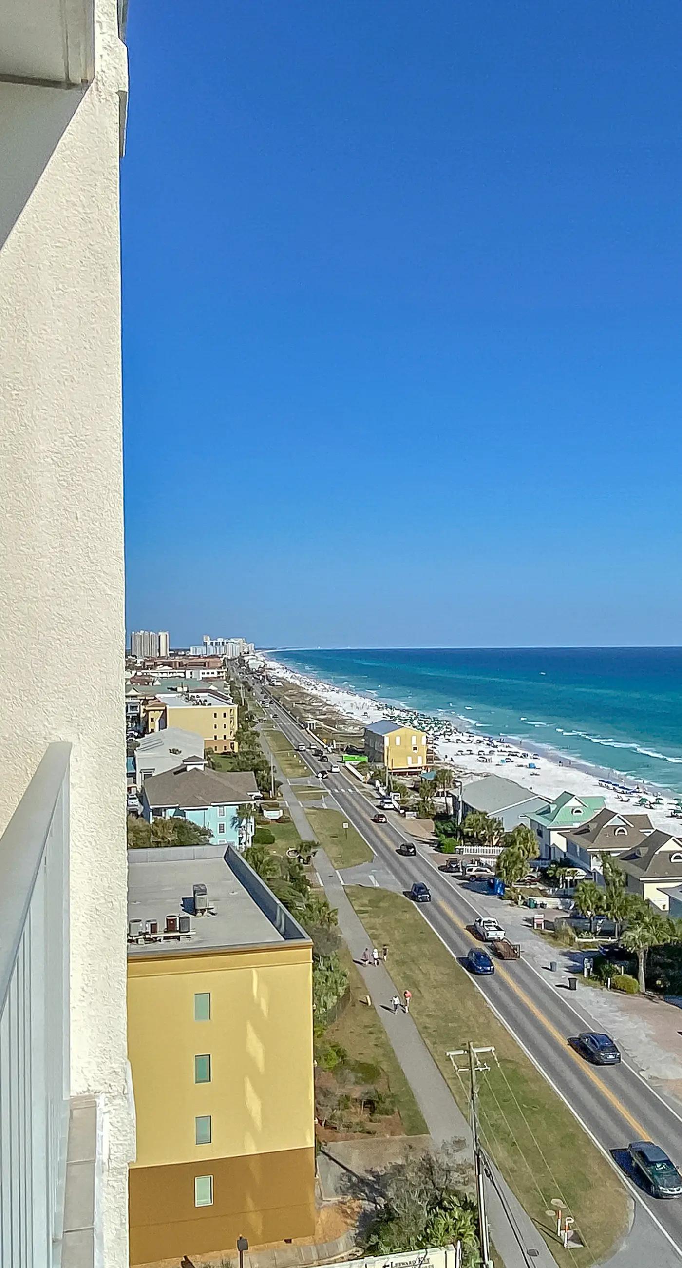 Comfortable unit, Breathtaking views, Quick walk to dining