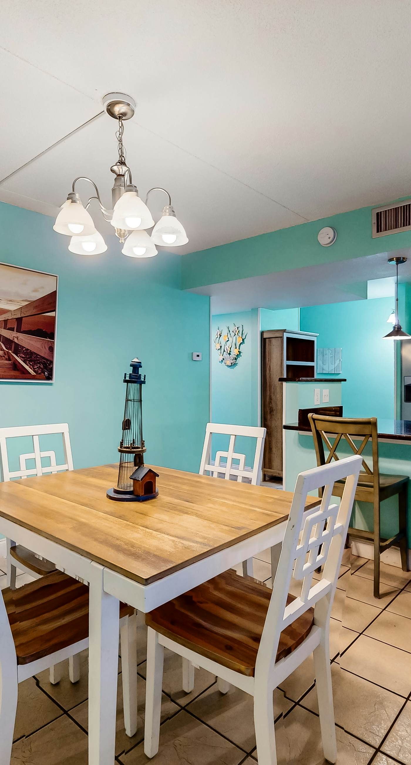 Island Echos 2L. Cozy Gulf-front condo with 2 beach chairs - short distance to entertainment