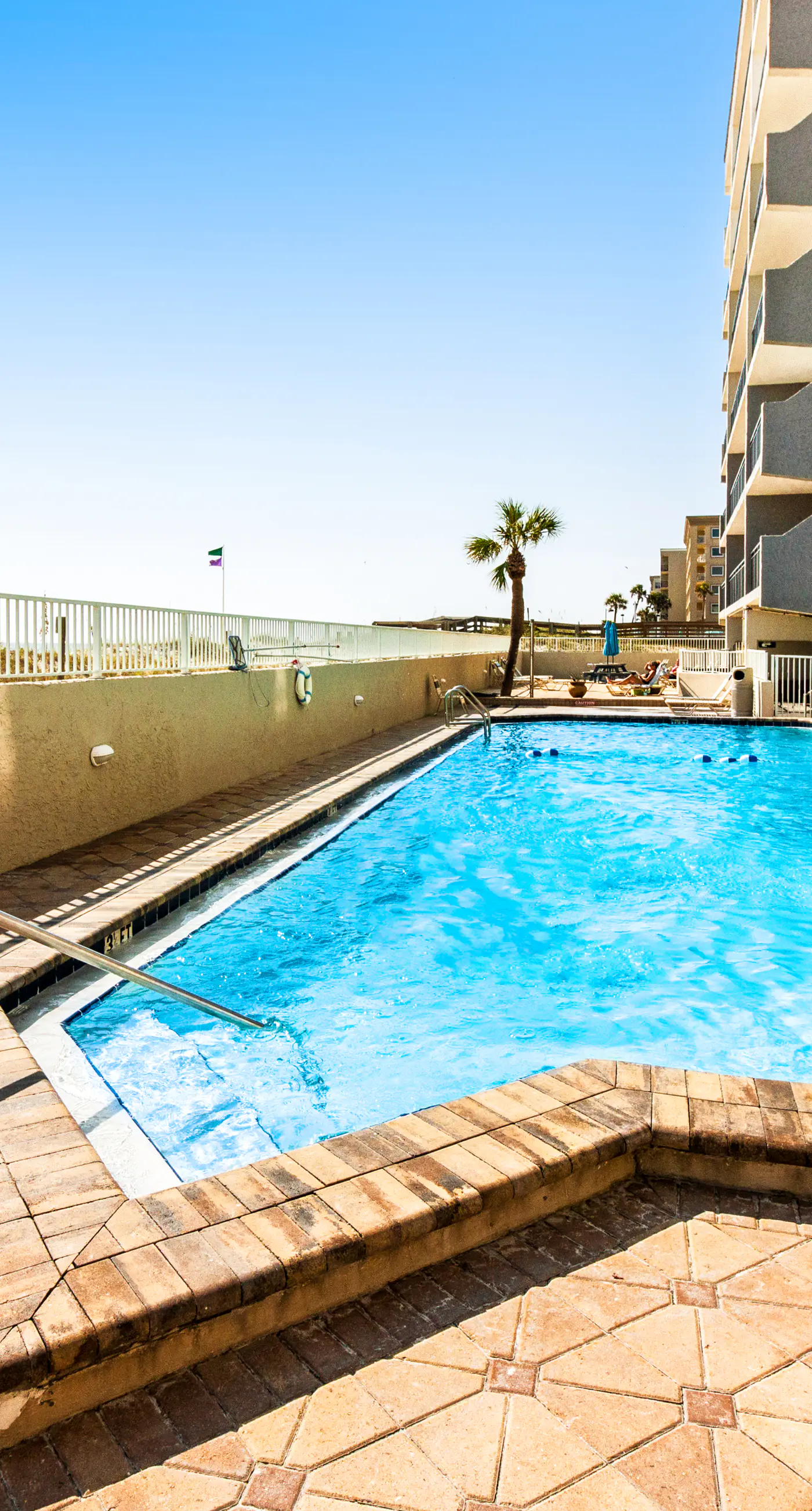 4th-floor, open, airy condo with Gulf Views- close to dining