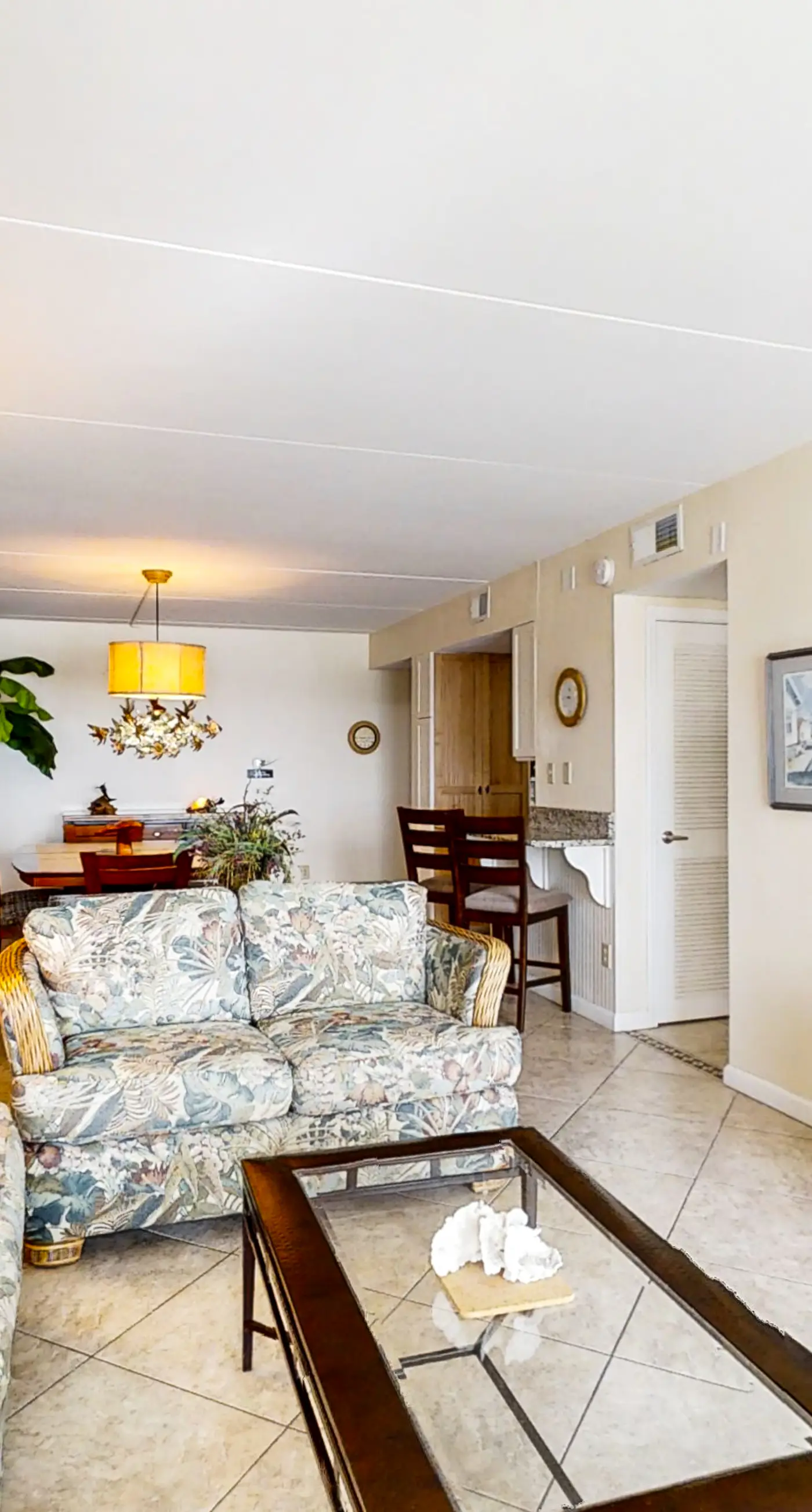 4th-floor, open, airy condo with Gulf Views- close to dining