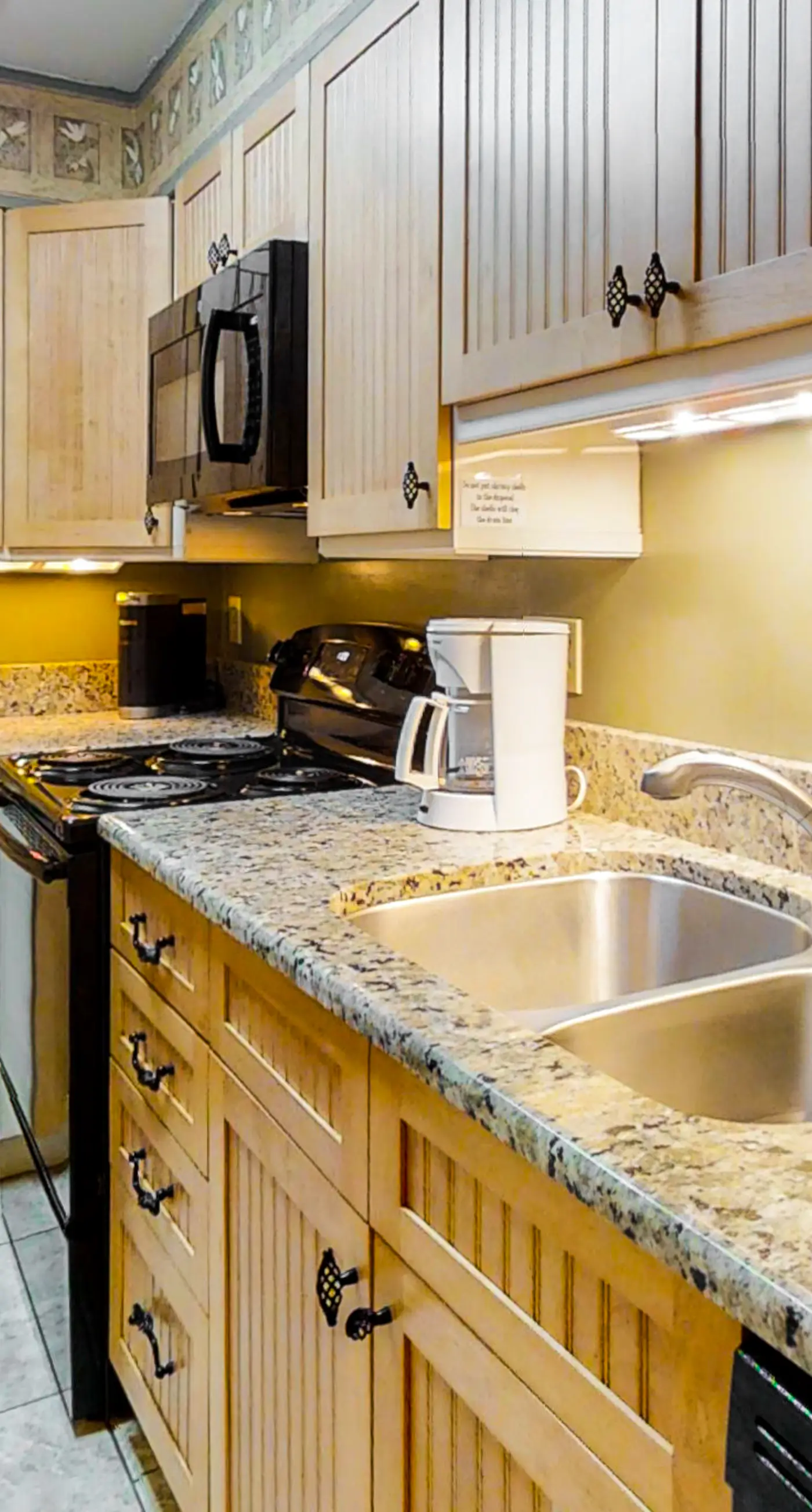 4th-floor, open, airy condo with Gulf Views- close to dining