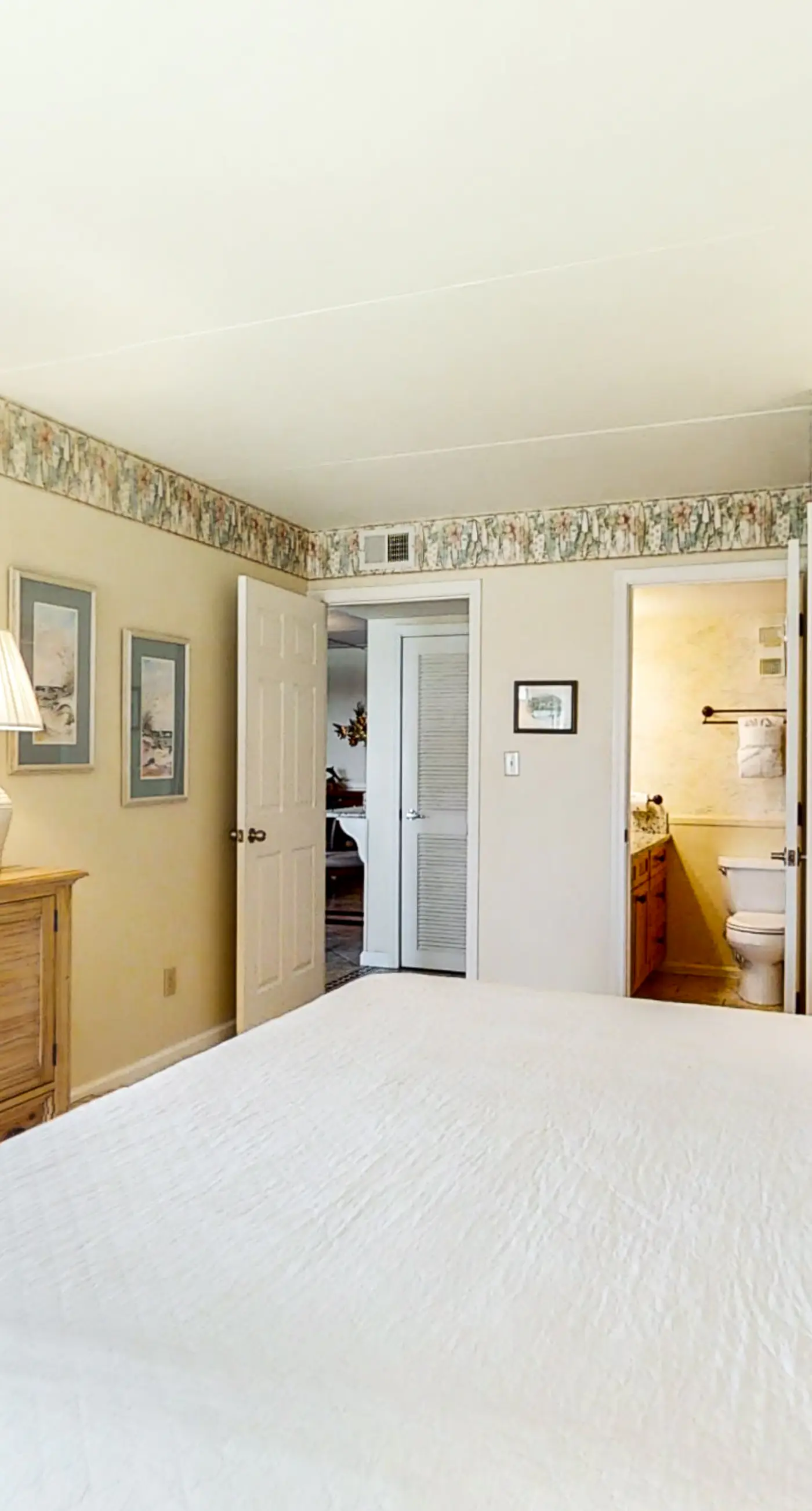 4th-floor, open, airy condo with Gulf Views- close to dining