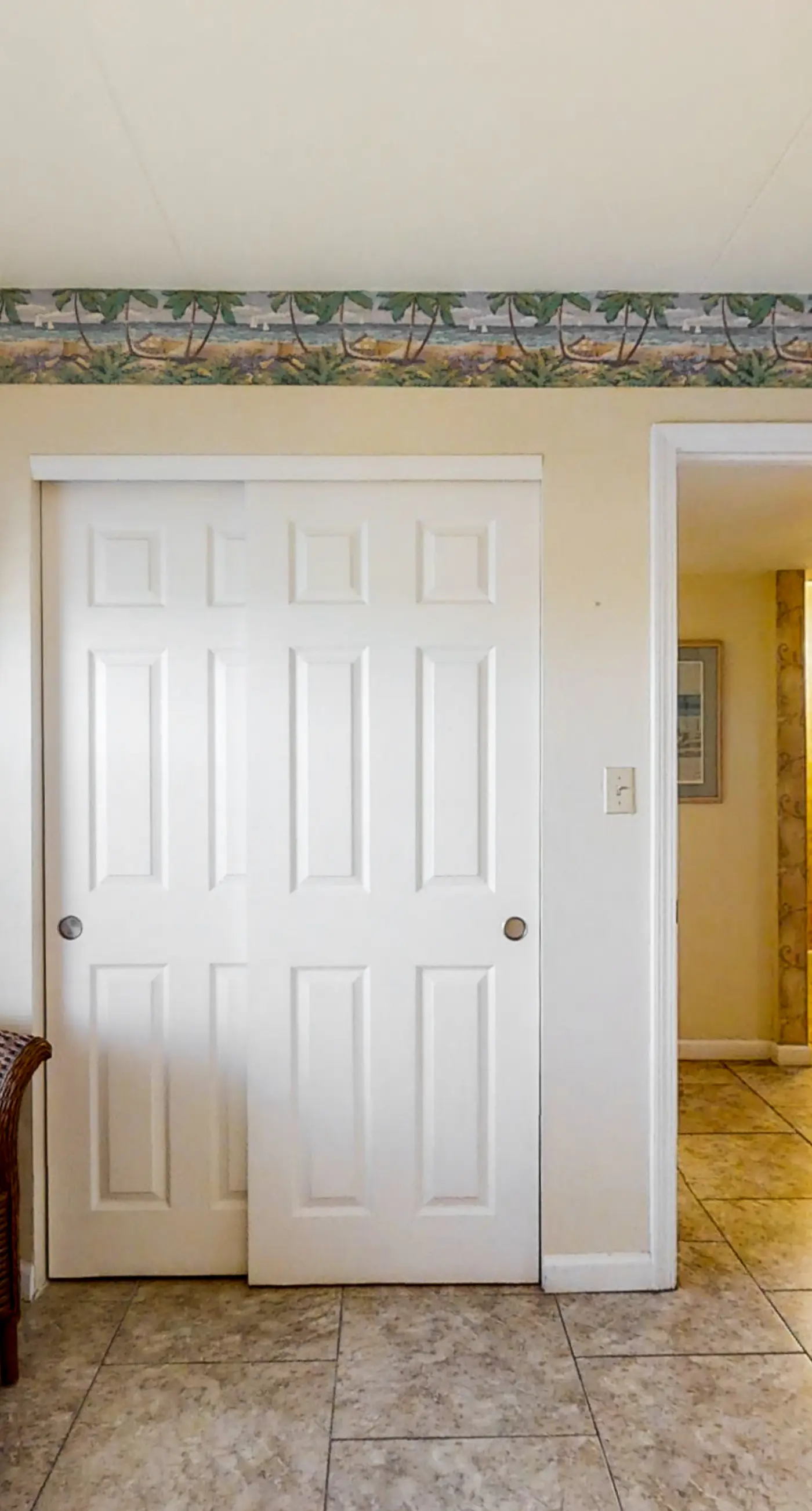4th-floor, open, airy condo with Gulf Views- close to dining