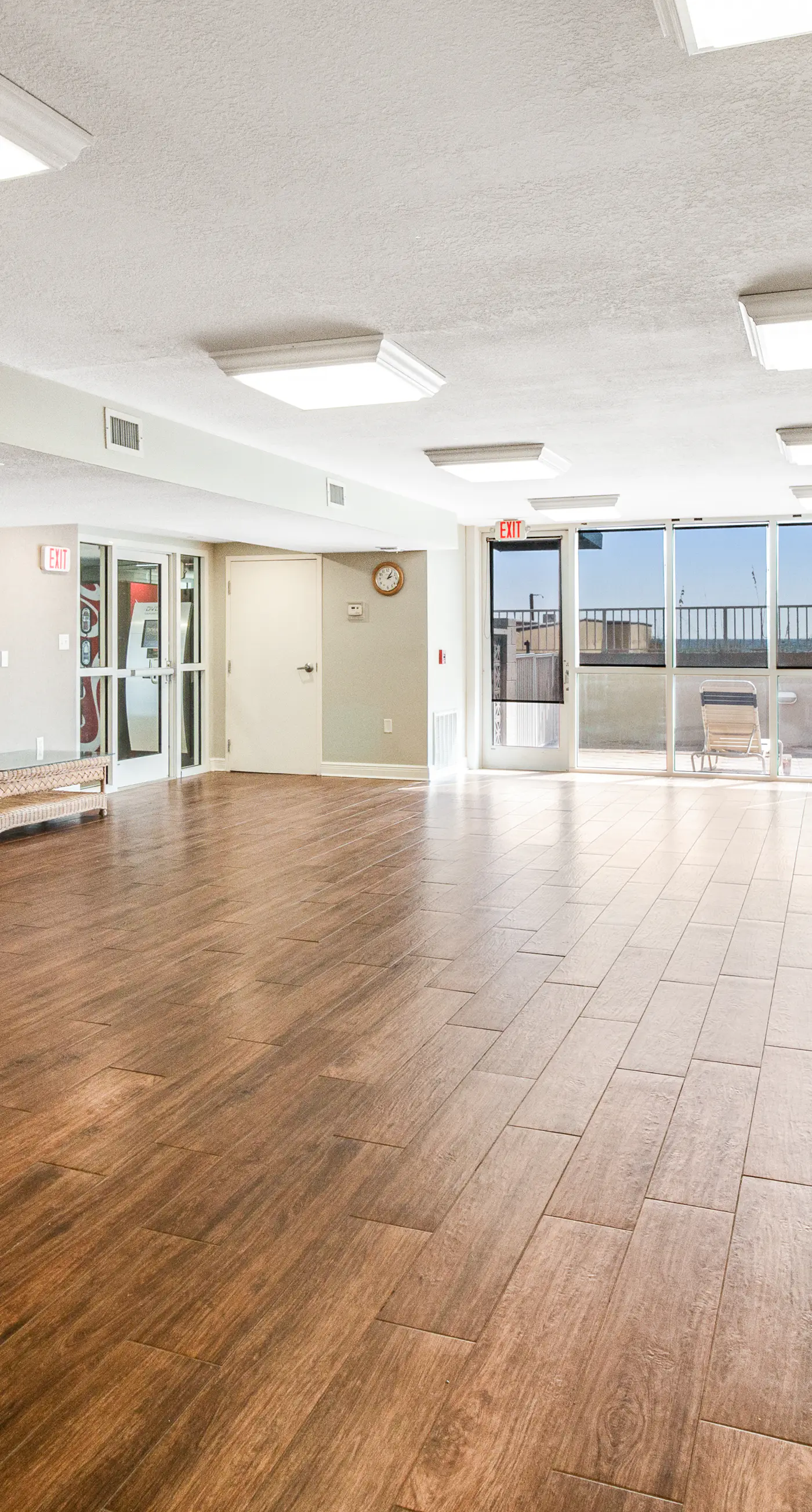 4th-floor, open, airy condo with Gulf Views- close to dining