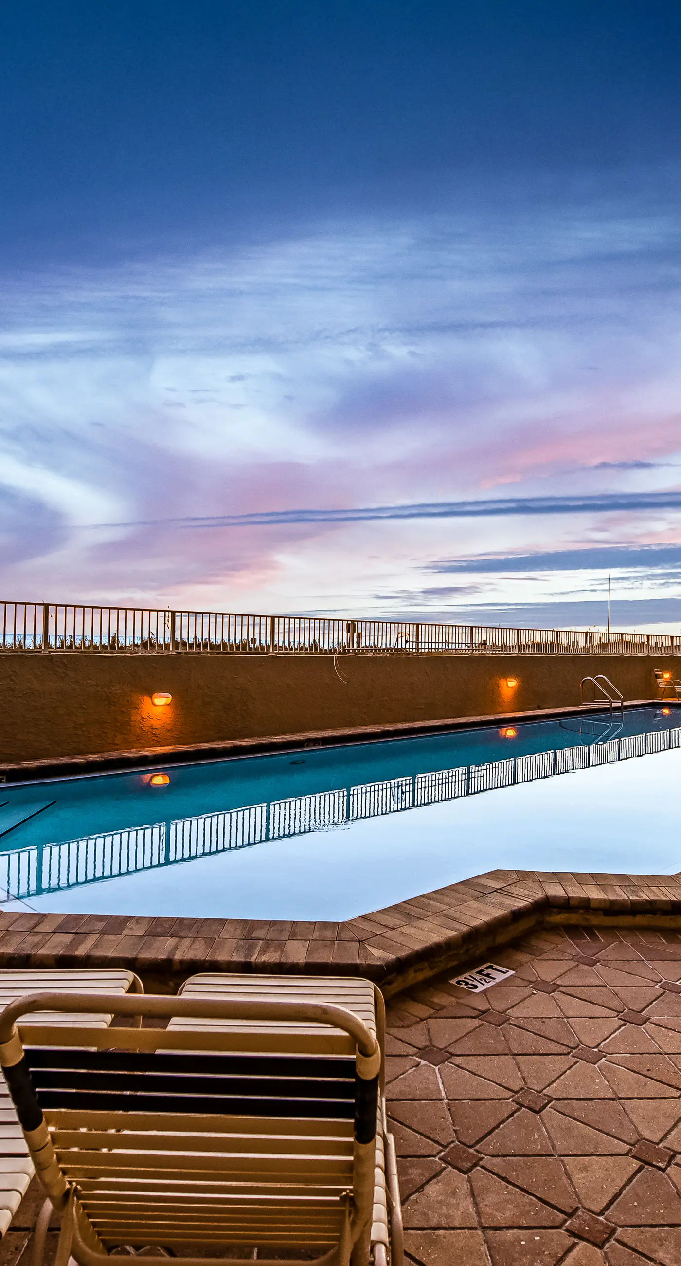 4th-floor, open, airy condo with Gulf Views- close to dining