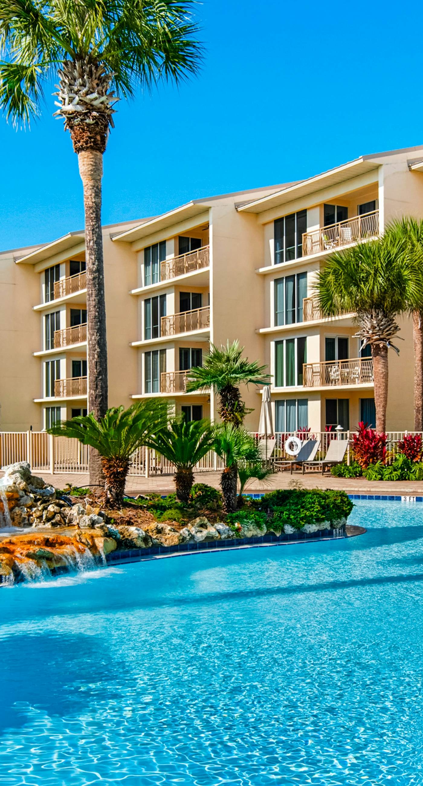 Gorgeous condo with lagoon pool, hot tub, beach access & pickleball court