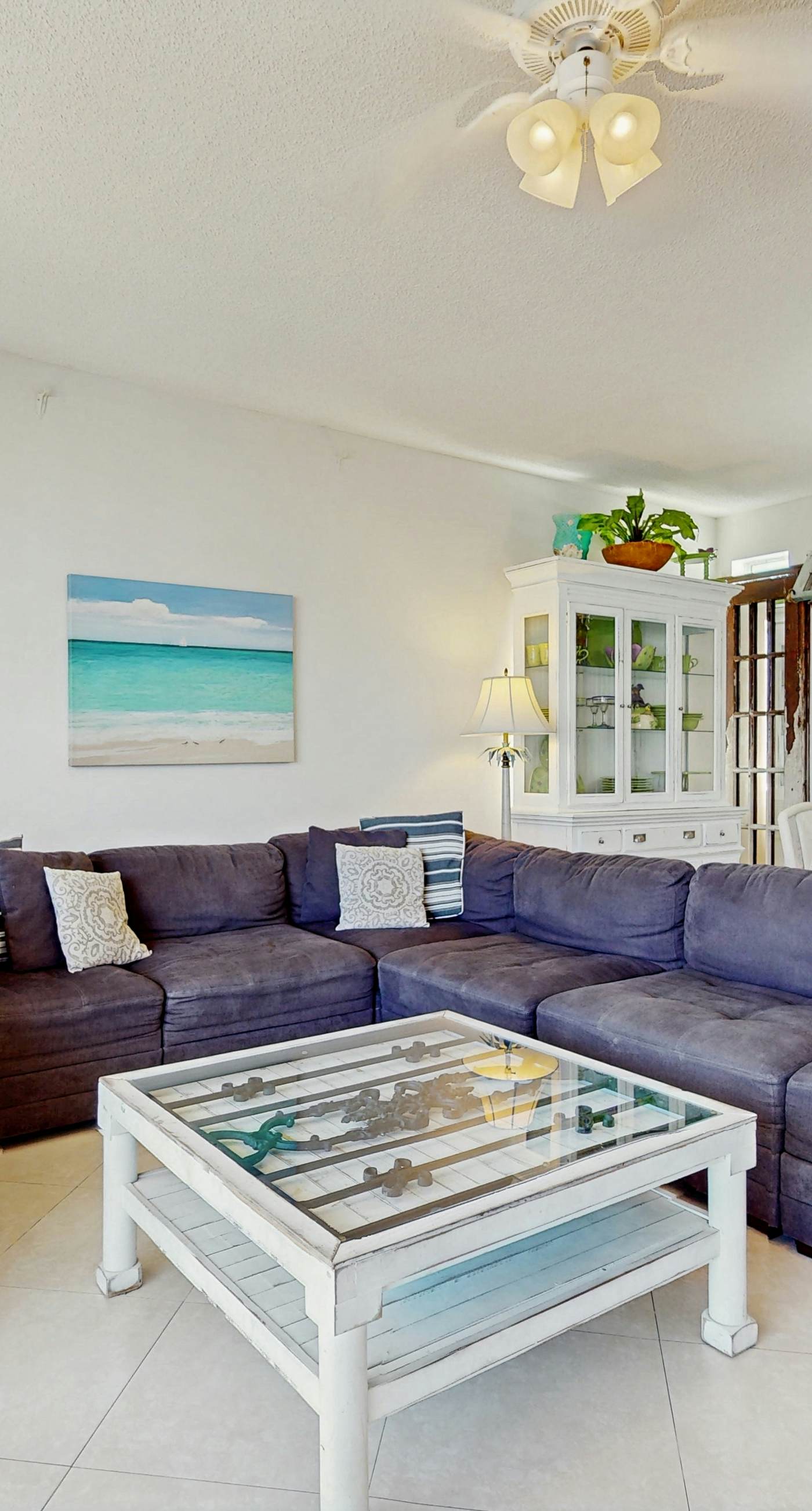 Gorgeous condo with lagoon pool, hot tub, beach access & pickleball court