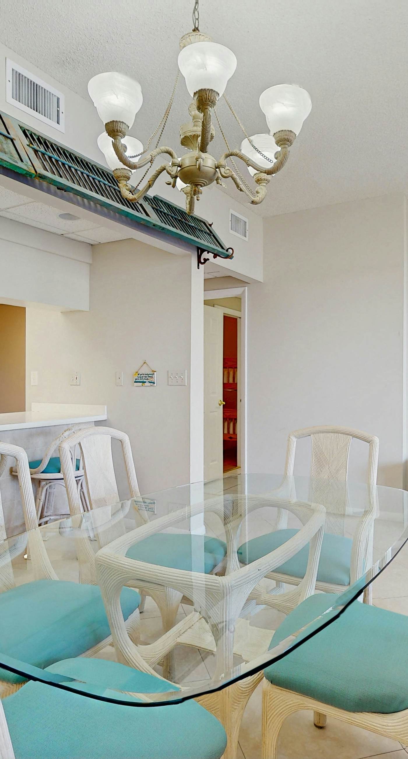 Gorgeous condo with lagoon pool, hot tub, beach access & pickleball court