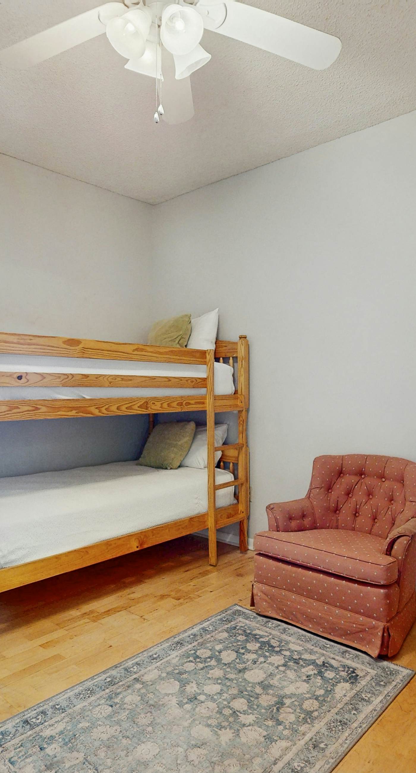 Gorgeous condo with lagoon pool, hot tub, beach access & pickleball court