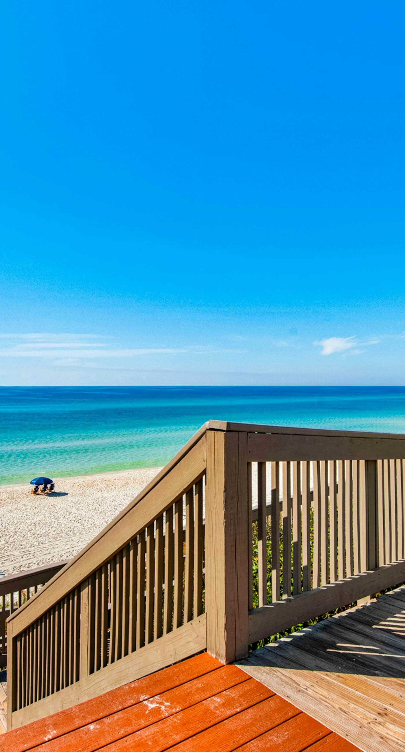 Gorgeous condo with lagoon pool, hot tub, beach access & pickleball court