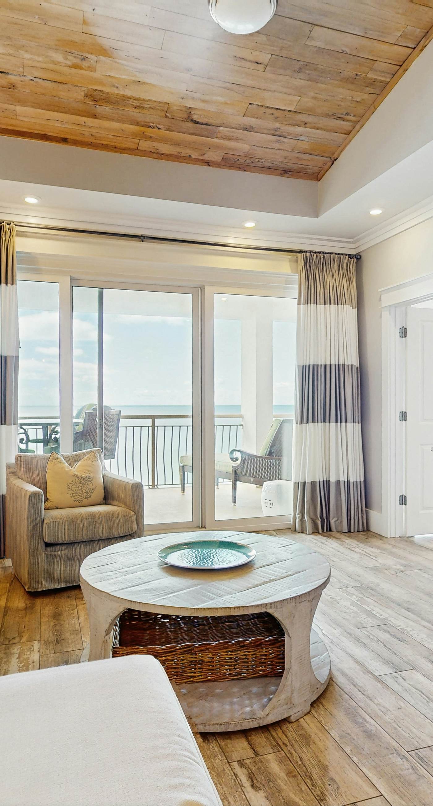 Oceanfront resort condo with balcony, lagoon pool, hot tub, Gulf view & pickleball