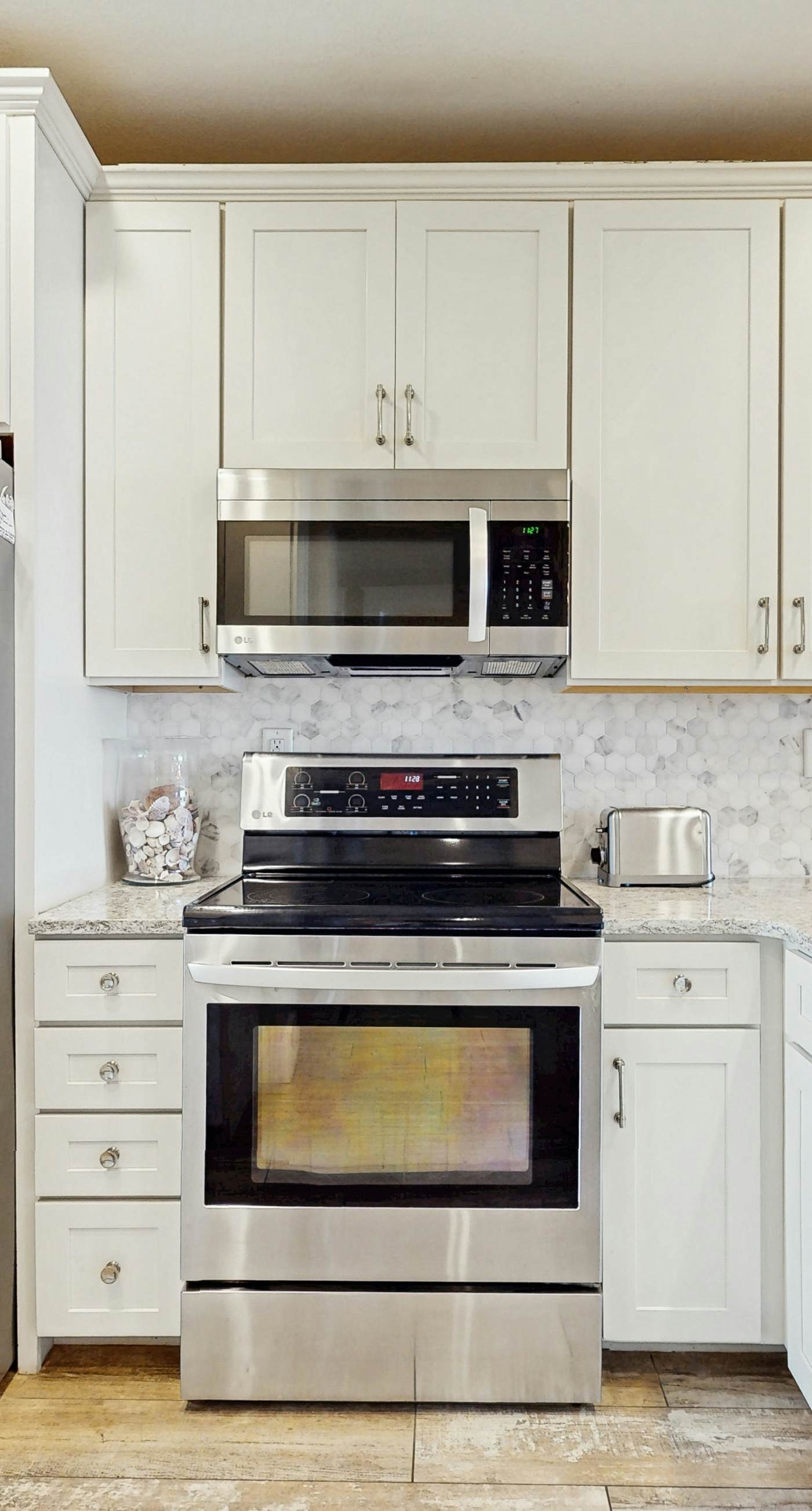 Oceanfront resort condo with balcony, lagoon pool, hot tub, Gulf view & pickleball