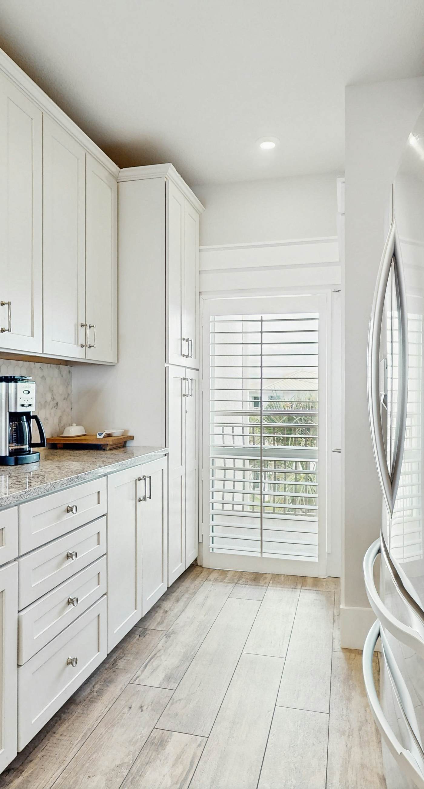 Oceanfront resort condo with balcony, lagoon pool, hot tub, Gulf view & pickleball