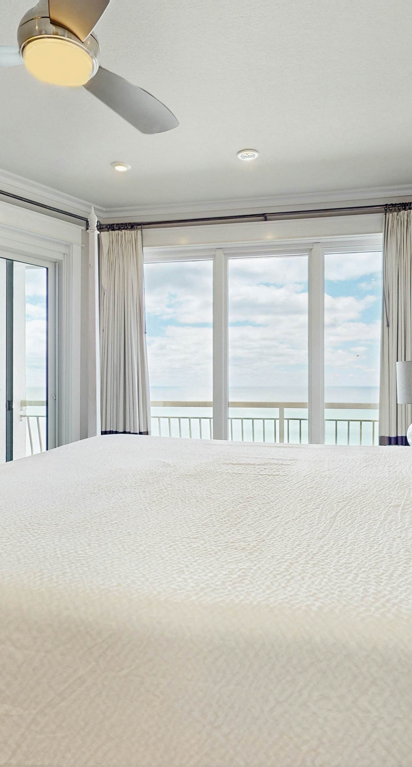 Oceanfront resort condo with balcony, lagoon pool, hot tub, Gulf view & pickleball