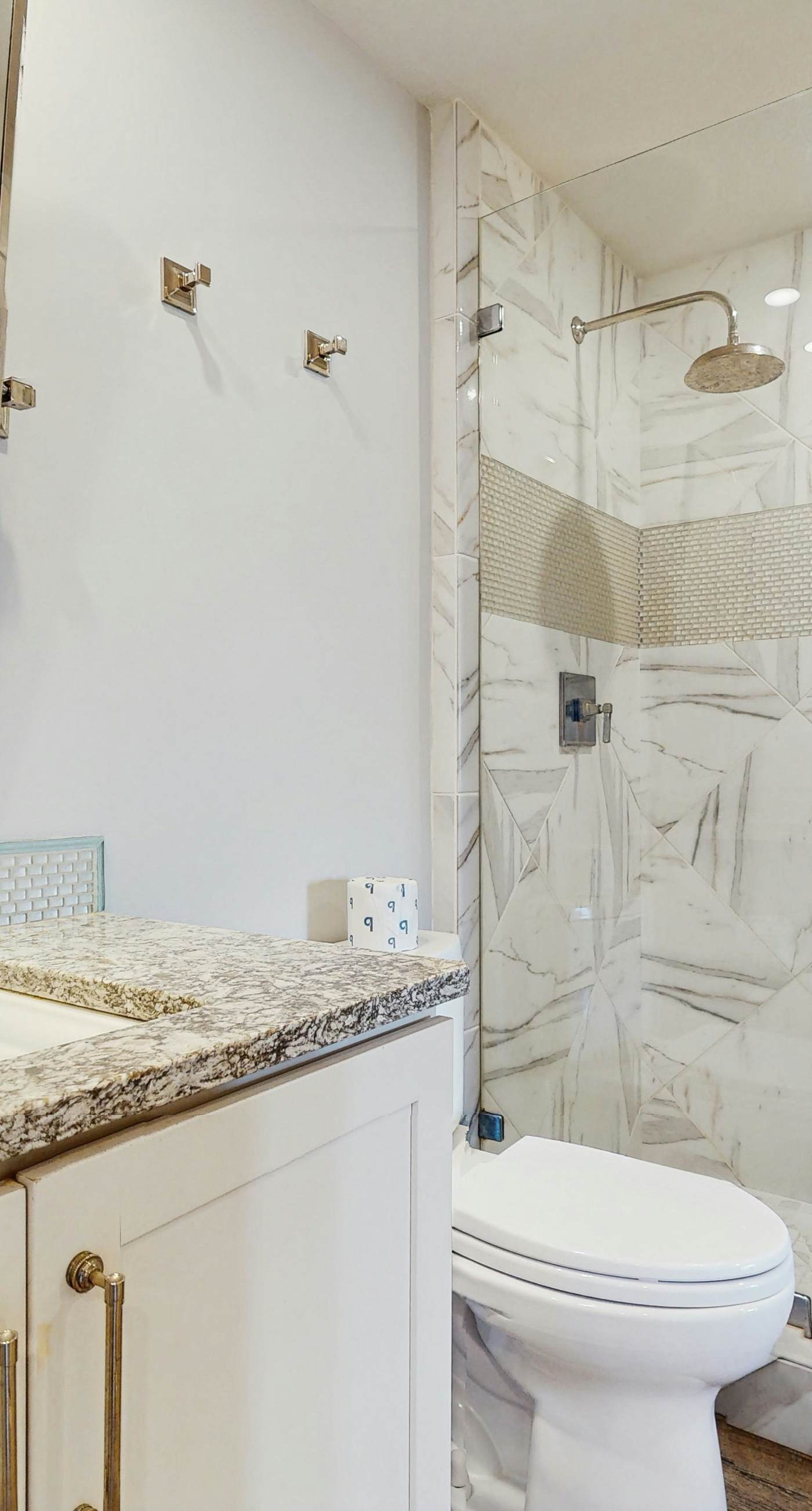 Oceanfront resort condo with balcony, lagoon pool, hot tub, Gulf view & pickleball