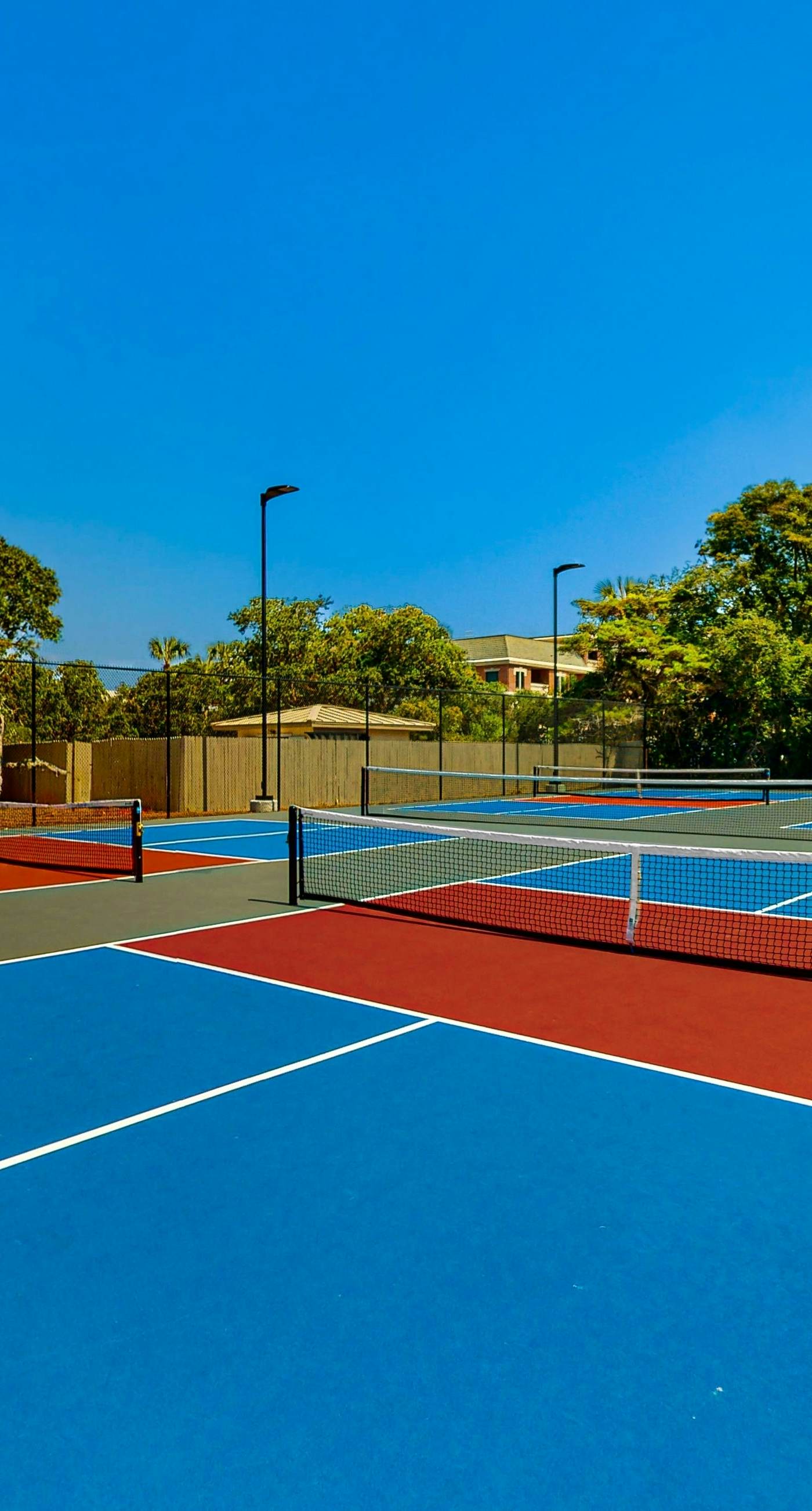 Oceanfront resort condo with balcony, lagoon pool, hot tub, Gulf view & pickleball