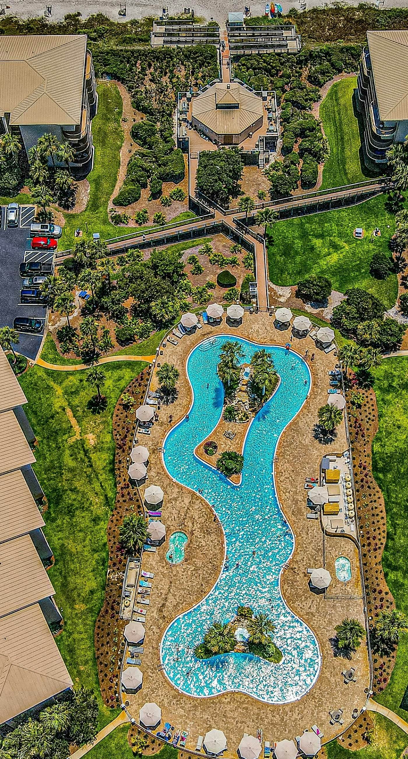 Oceanfront resort condo with balcony, lagoon pool, hot tub, Gulf view & pickleball