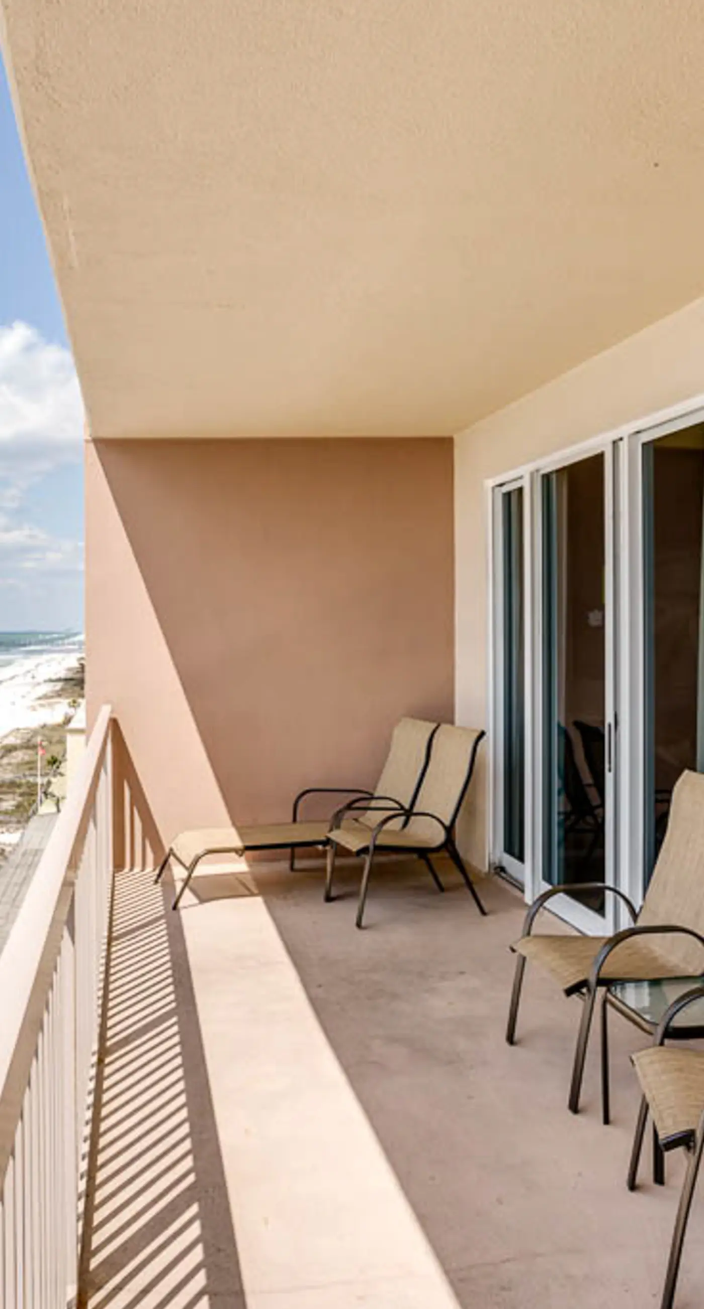 Inviting ninth-floor condo with upscale décor, Gulf-front views & pools