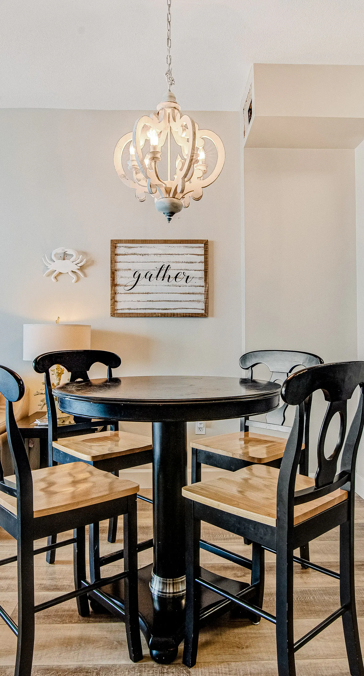 Inviting ninth-floor condo with upscale décor, Gulf-front views & pools