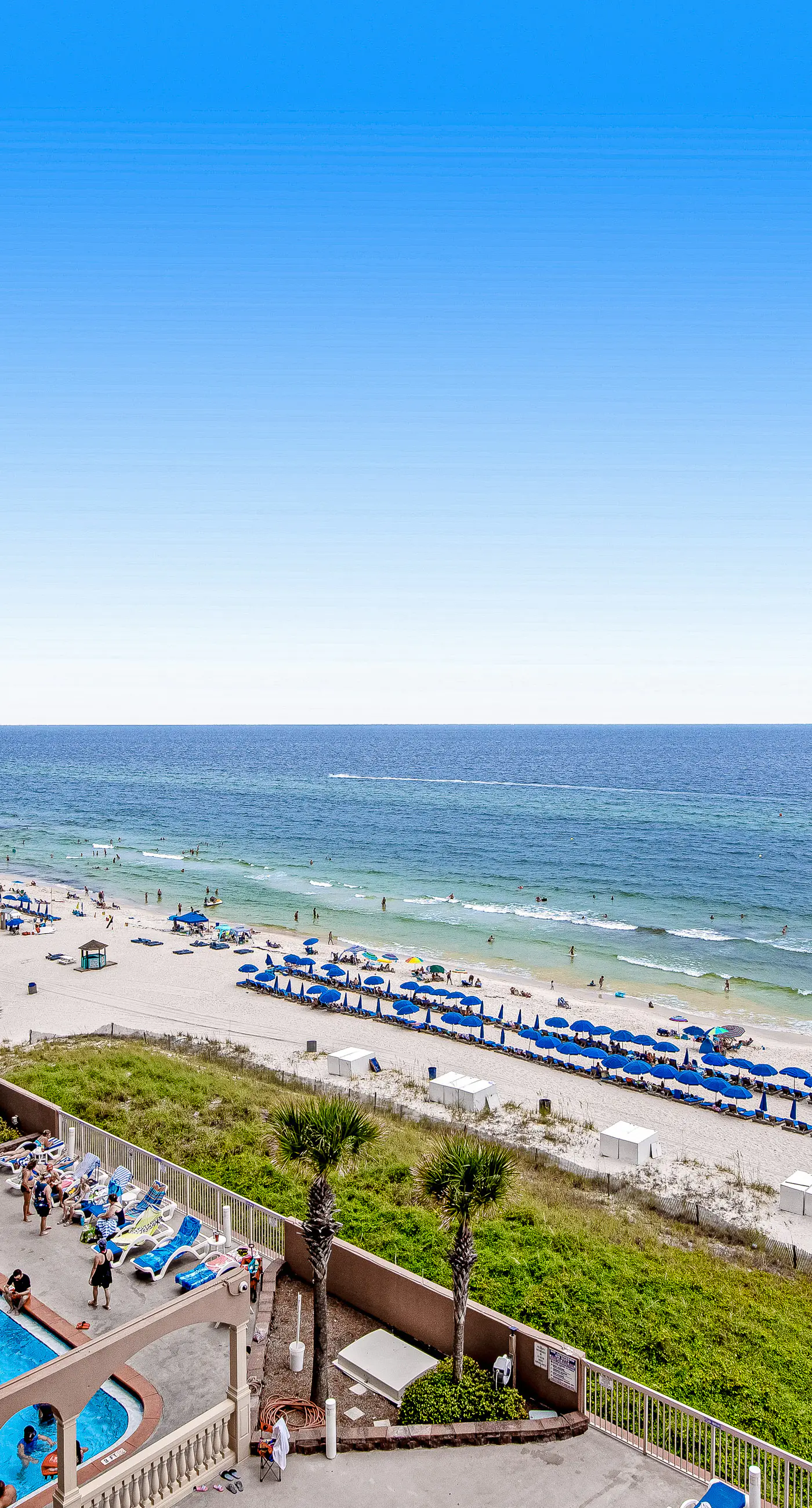 Inviting ninth-floor condo with upscale décor, Gulf-front views & pools