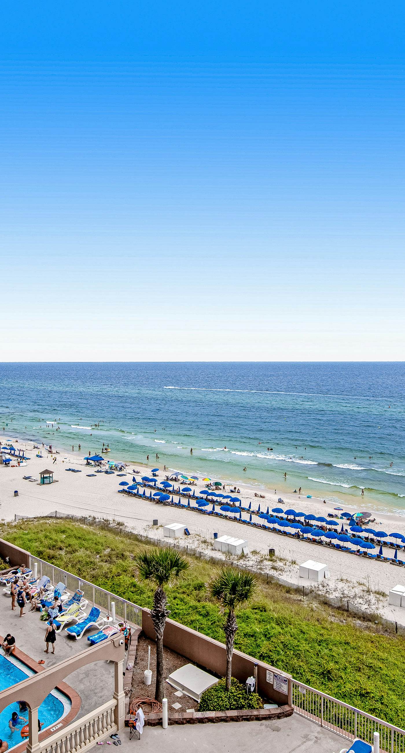 Inviting ninth-floor condo with upscale décor, Gulf-front views & pools