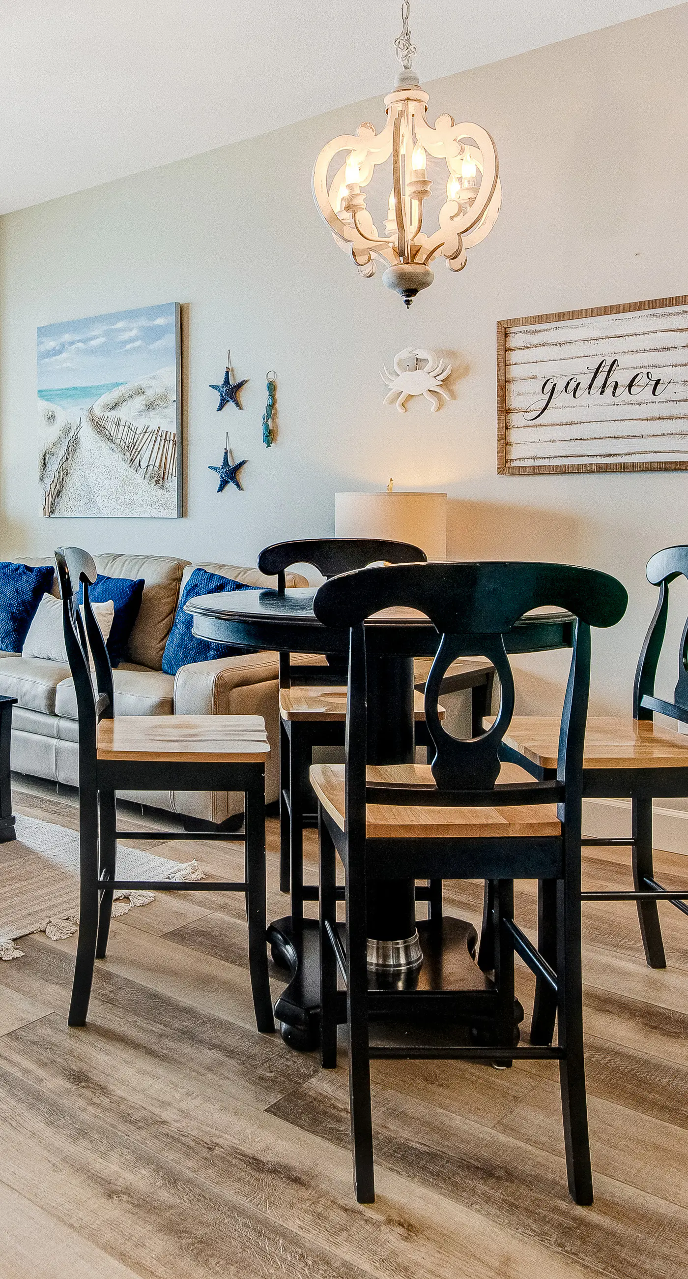Inviting ninth-floor condo with upscale décor, Gulf-front views & pools