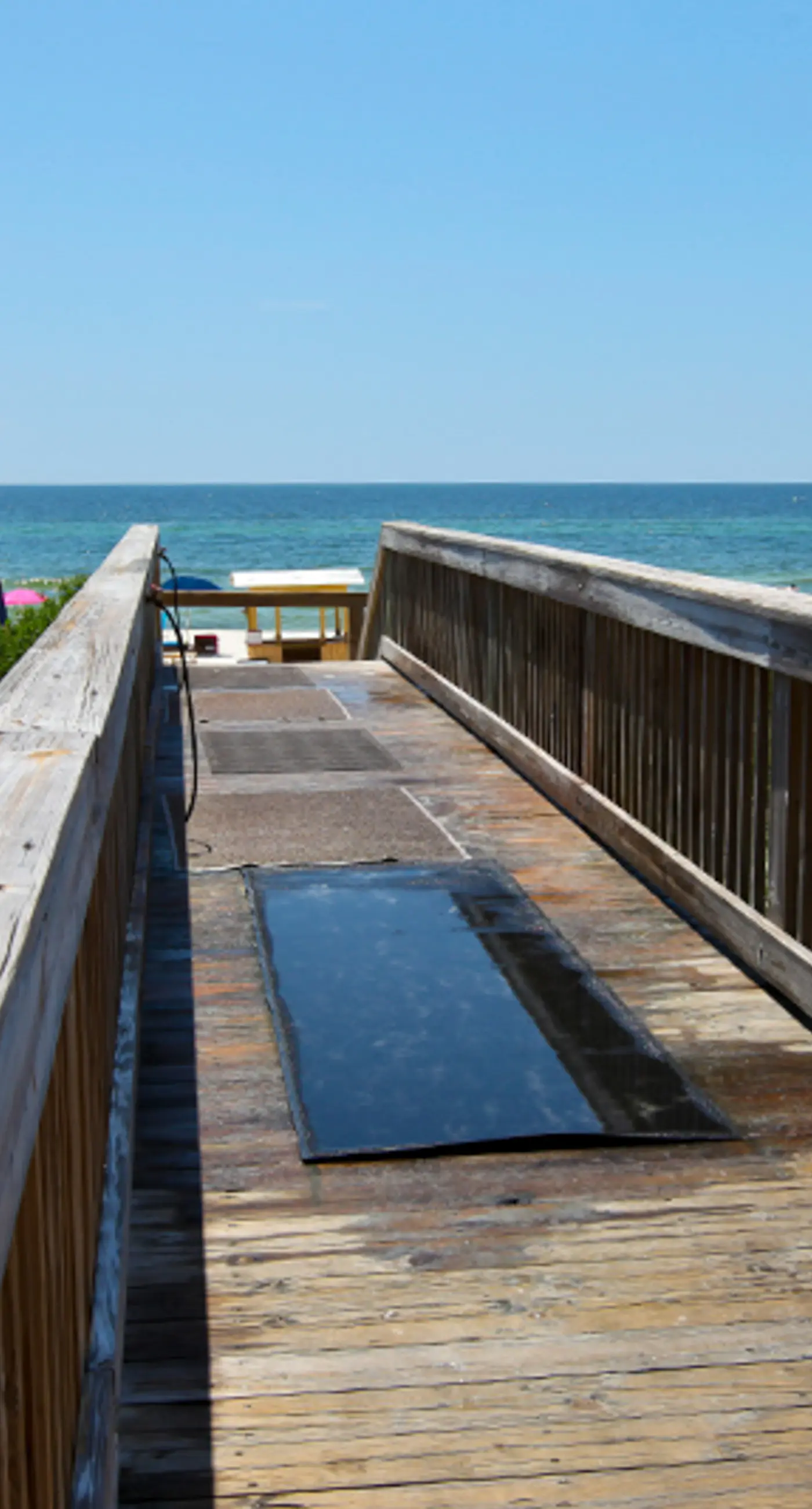 Inviting ninth-floor condo with upscale décor, Gulf-front views & pools