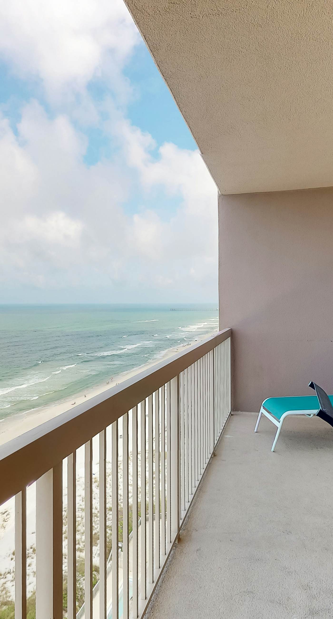 14th-floor, waterfront, beach-chic condo with pools & gym