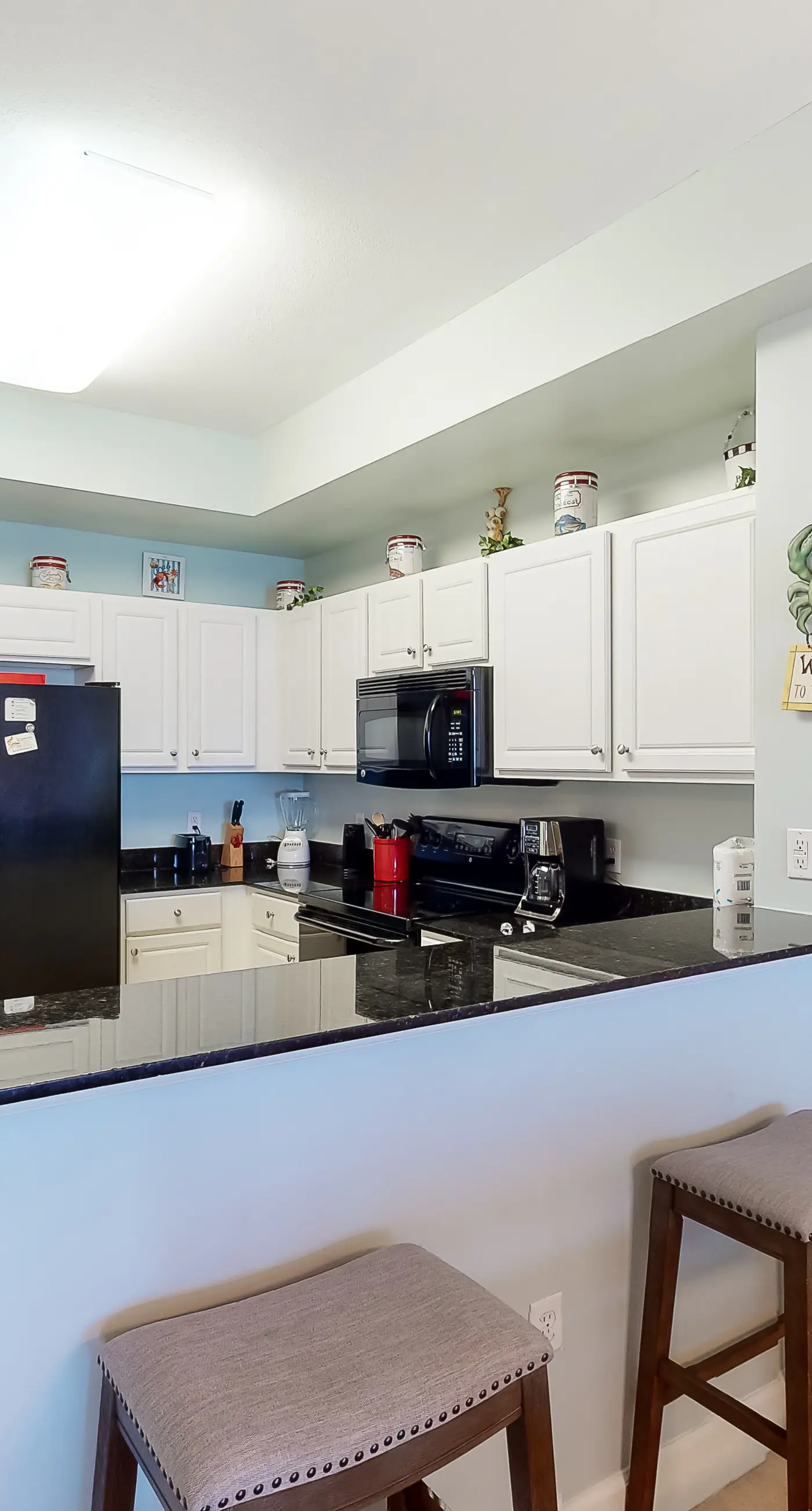 14th-floor, waterfront, beach-chic condo with pools & gym