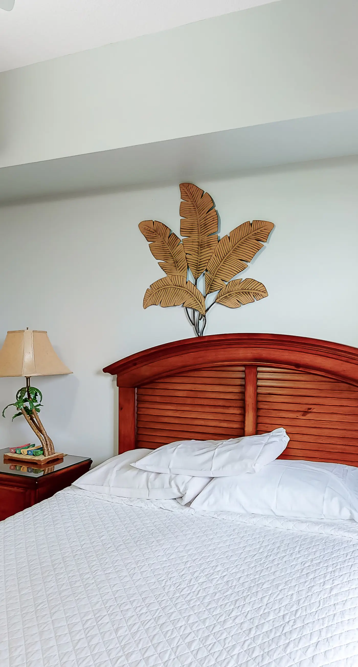 14th-floor, waterfront, beach-chic condo with pools & gym
