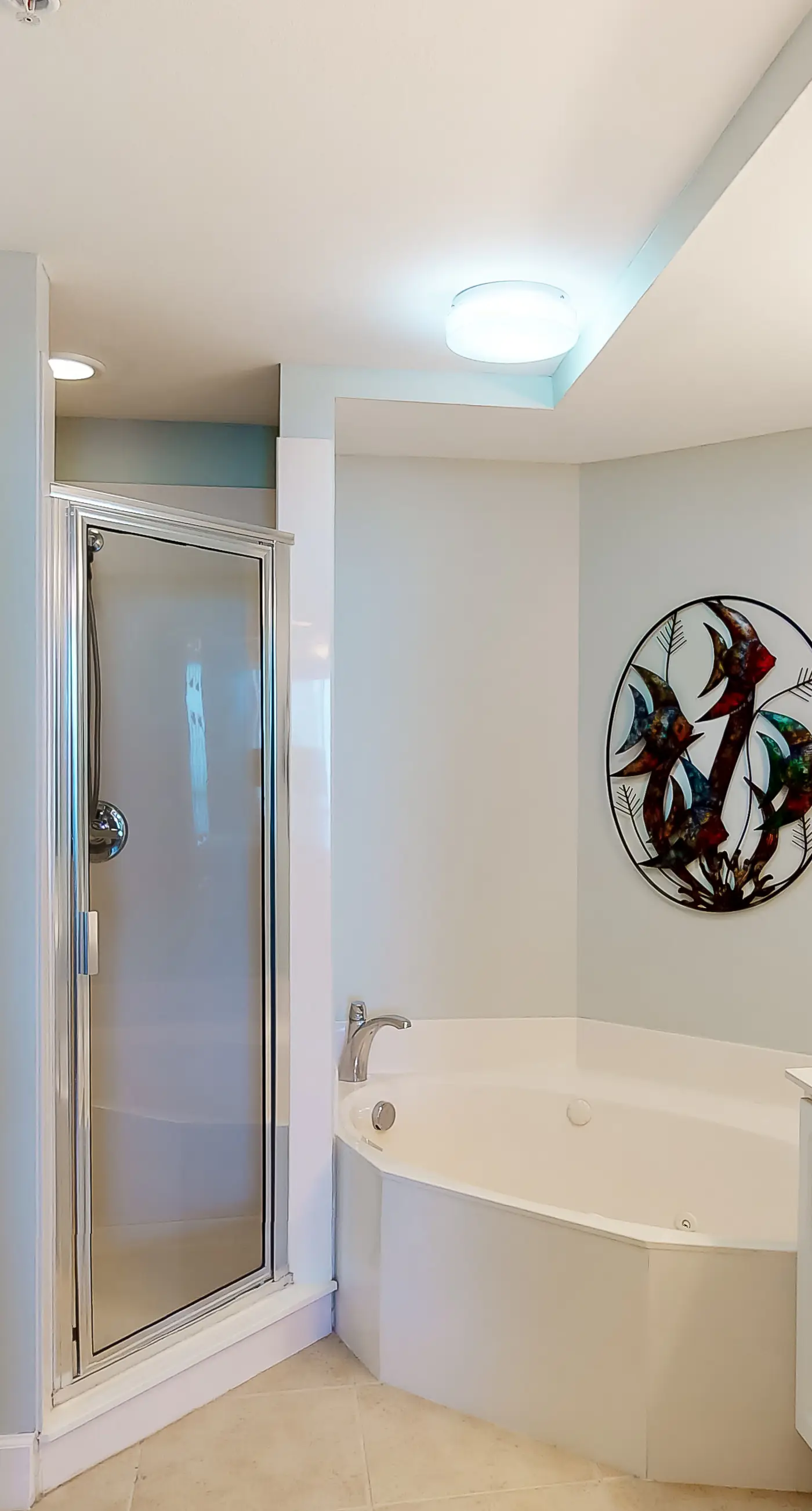 14th-floor, waterfront, beach-chic condo with pools & gym