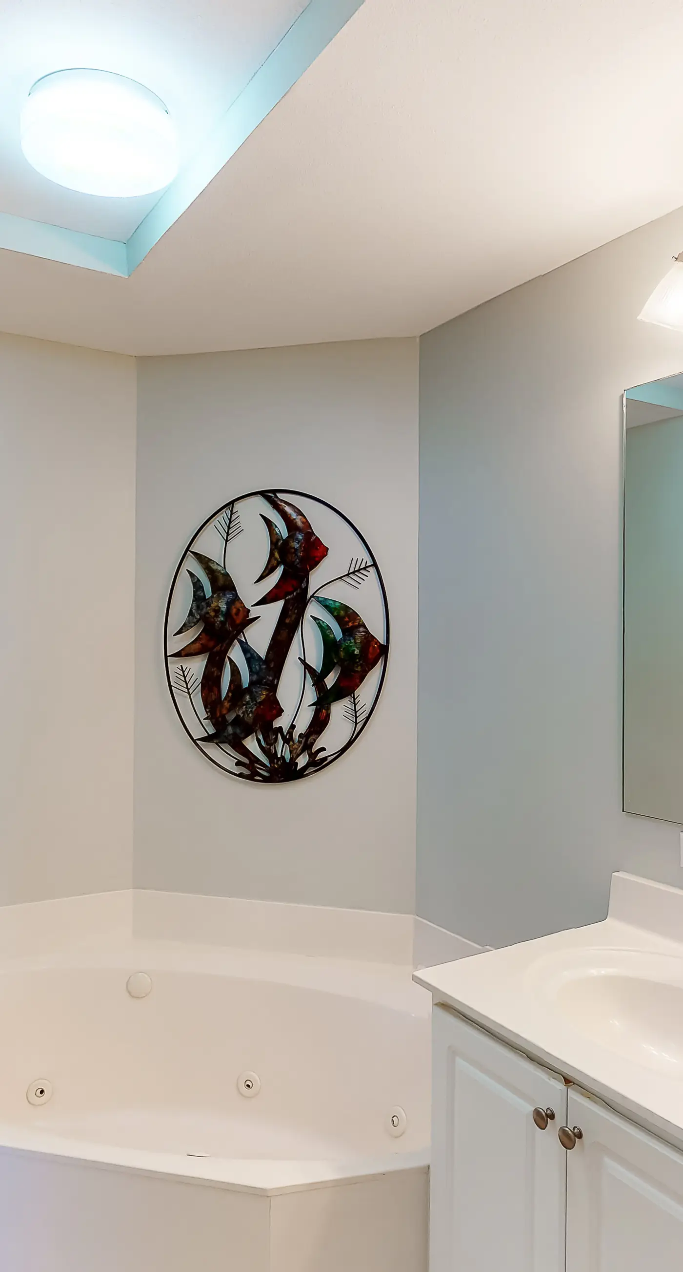 14th-floor, waterfront, beach-chic condo with pools & gym