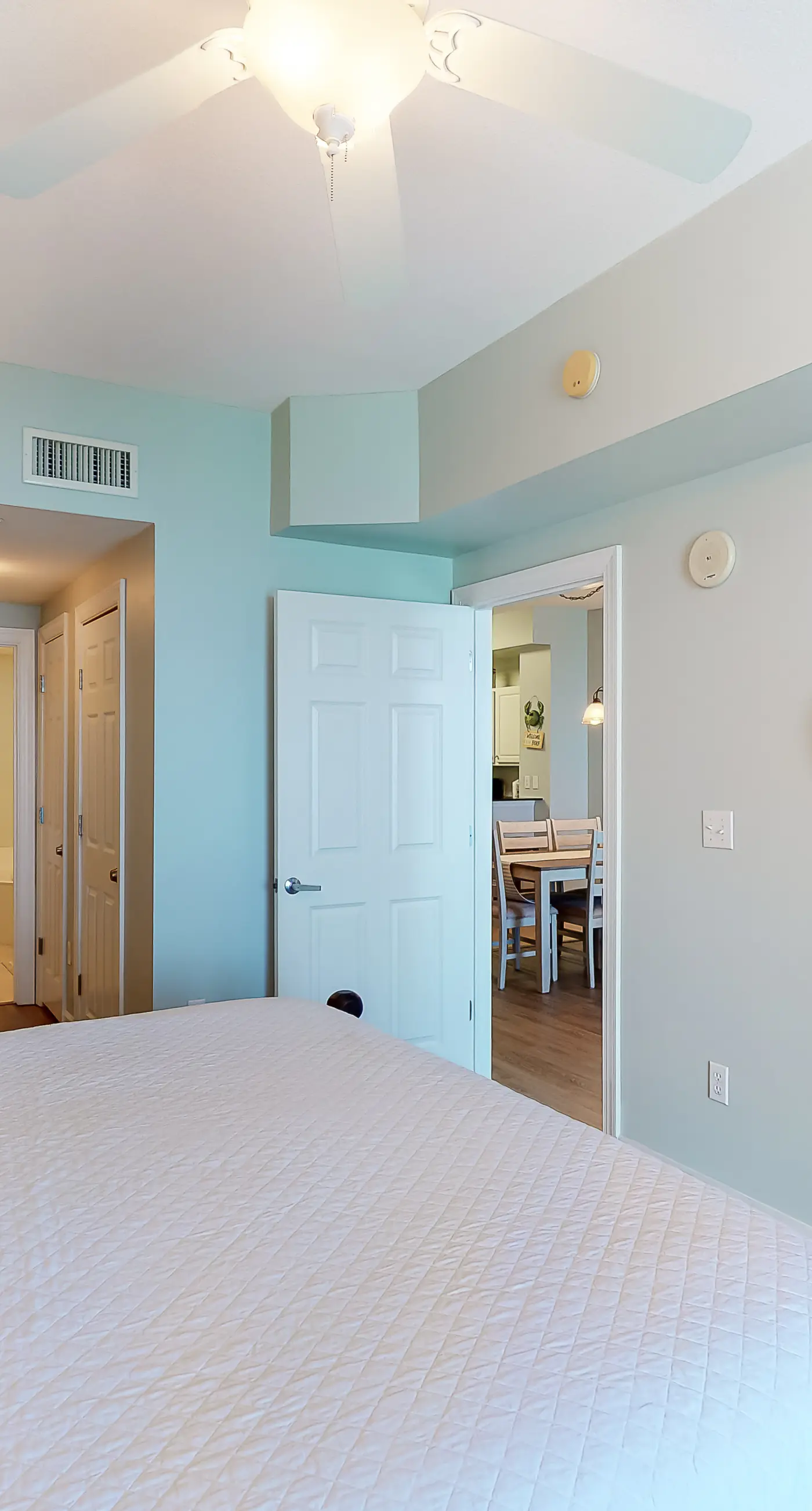 14th-floor, waterfront, beach-chic condo with pools & gym