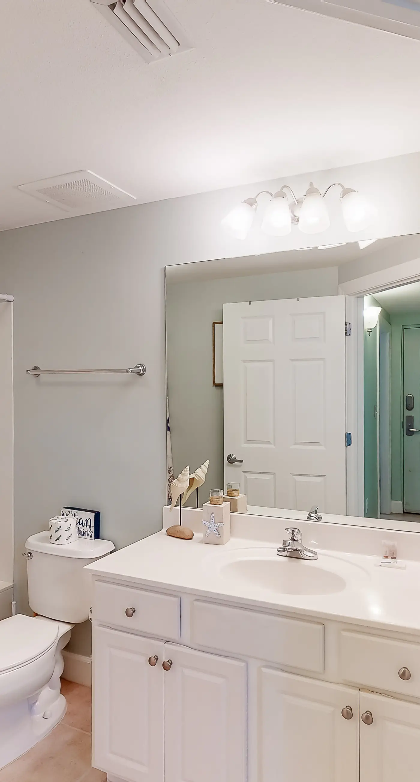 14th-floor, waterfront, beach-chic condo with pools & gym