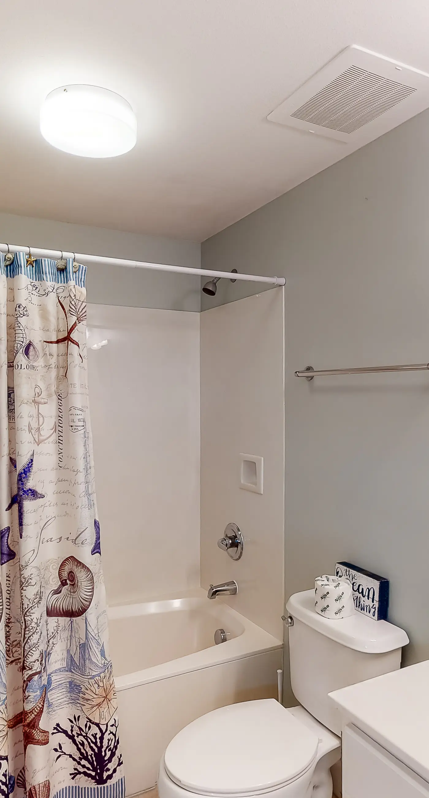 14th-floor, waterfront, beach-chic condo with pools & gym