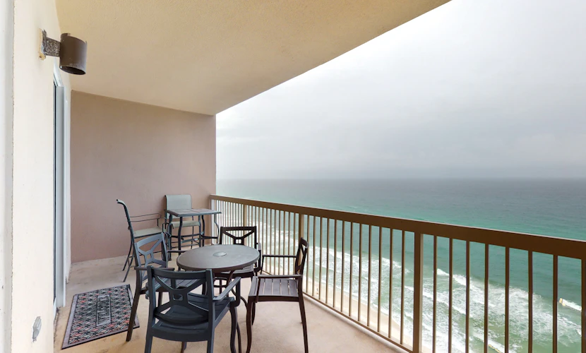 Beachfront condo with stunning views of the Gulf of Mexico & pools