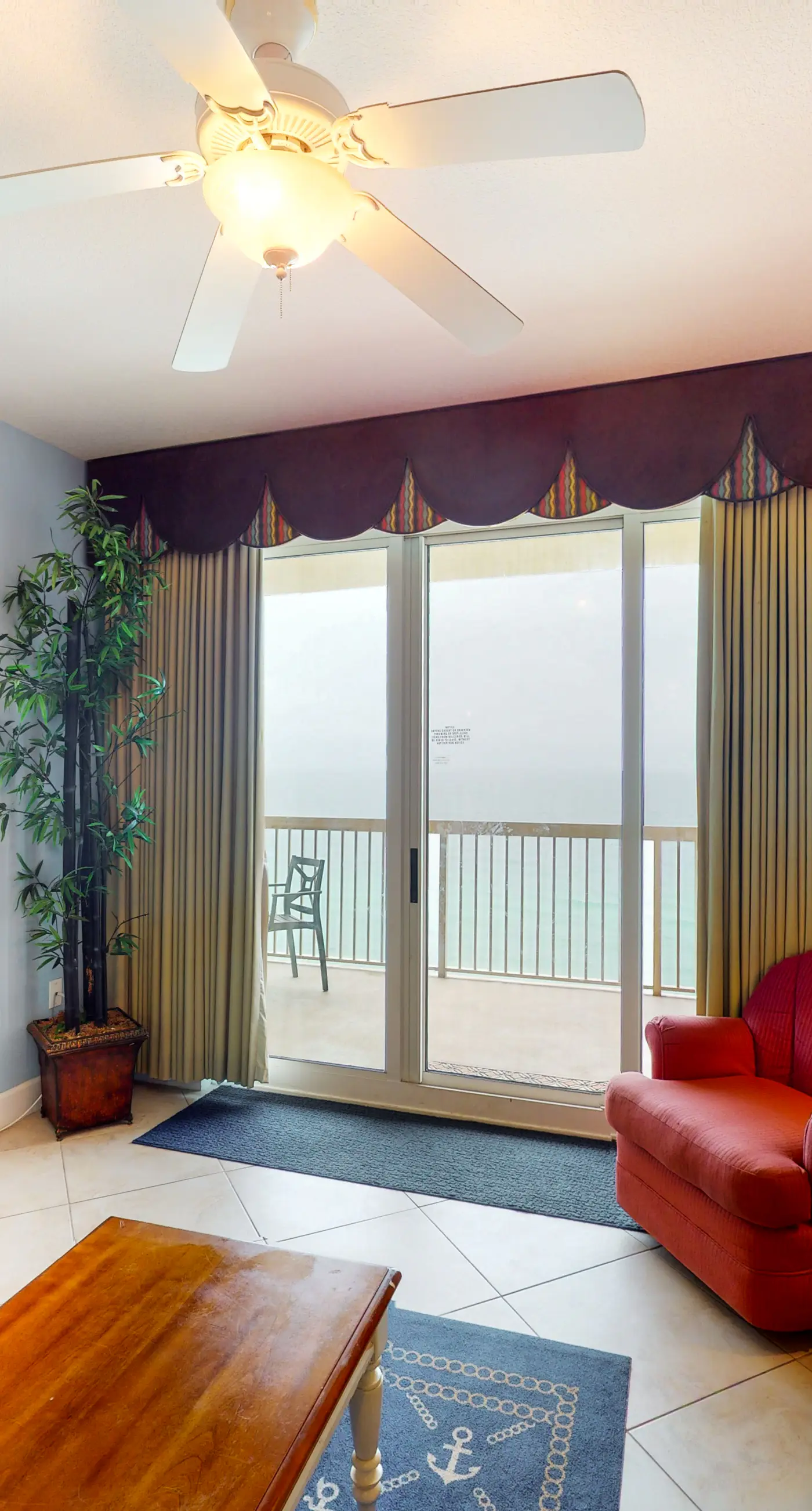 Beachfront condo with stunning views of the Gulf of Mexico & pools