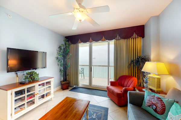 Beachfront condo with stunning views of the Gulf of Mexico & pools