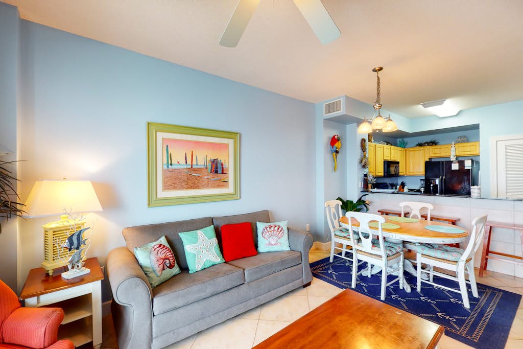 Beachfront condo with stunning views of the Gulf of Mexico & pools