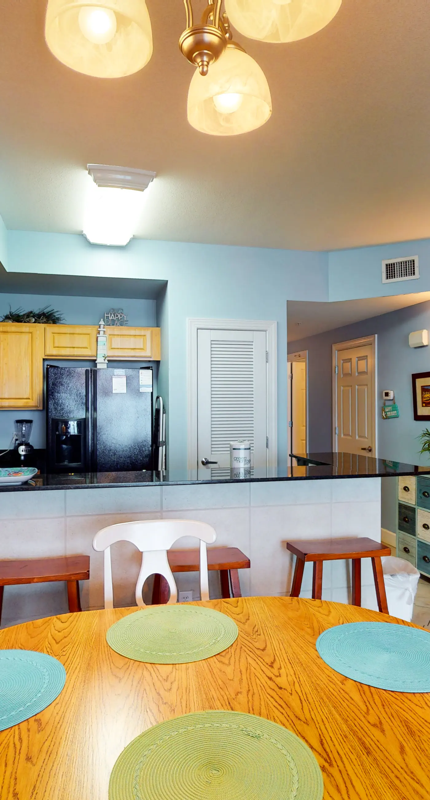 Beachfront condo with stunning views of the Gulf of Mexico & pools